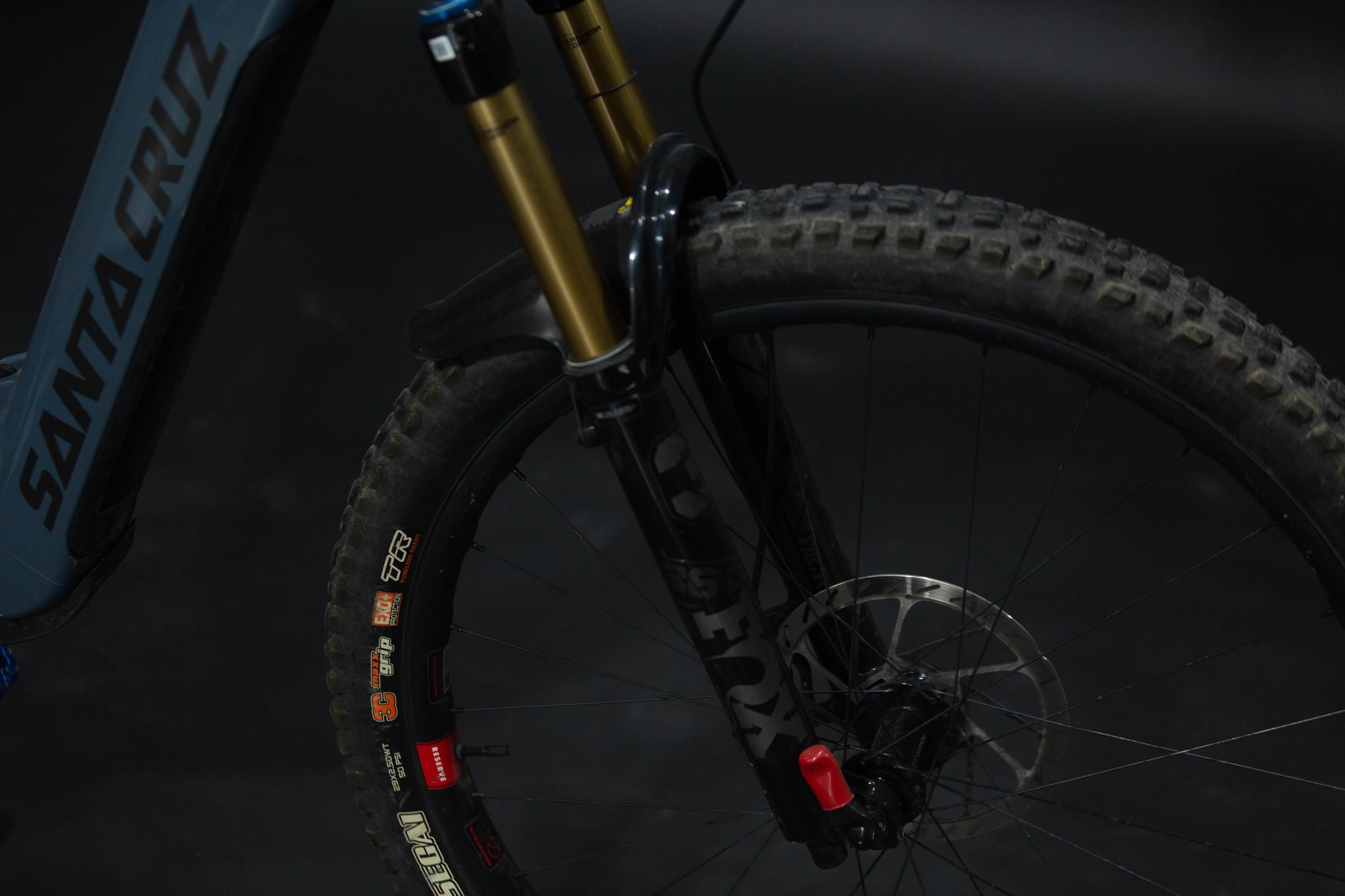 Bicicleta de Montaña Asistida Doble Suspensión Santa Cruz Heckler CC 29/27.5" Talla Medium (2023)Seminueva