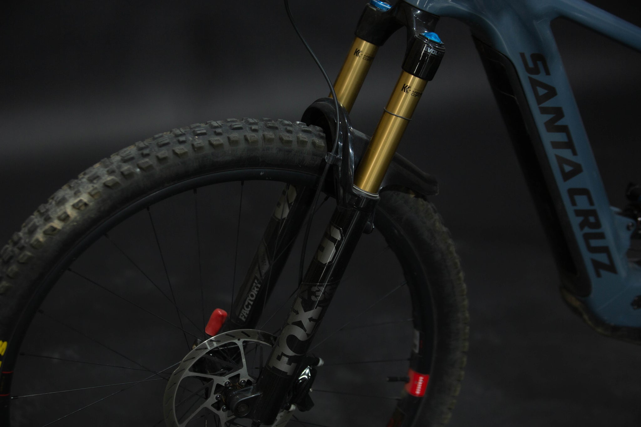 Bicicleta de Montaña Asistida Doble Suspensión Santa Cruz Heckler CC 29/27.5" Talla Medium (2023)Seminueva