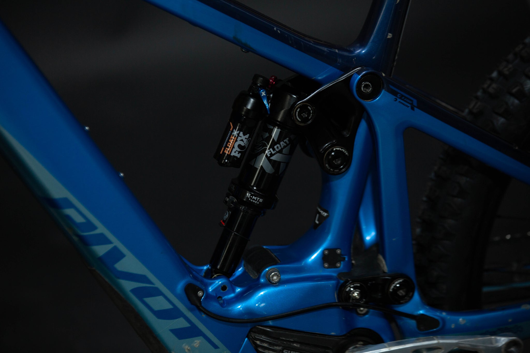 Bicicleta de Montaña Asistida Doble Suspensión Pivot Cycles Shuttle LT 29" Talla Large (2023) Seminueva