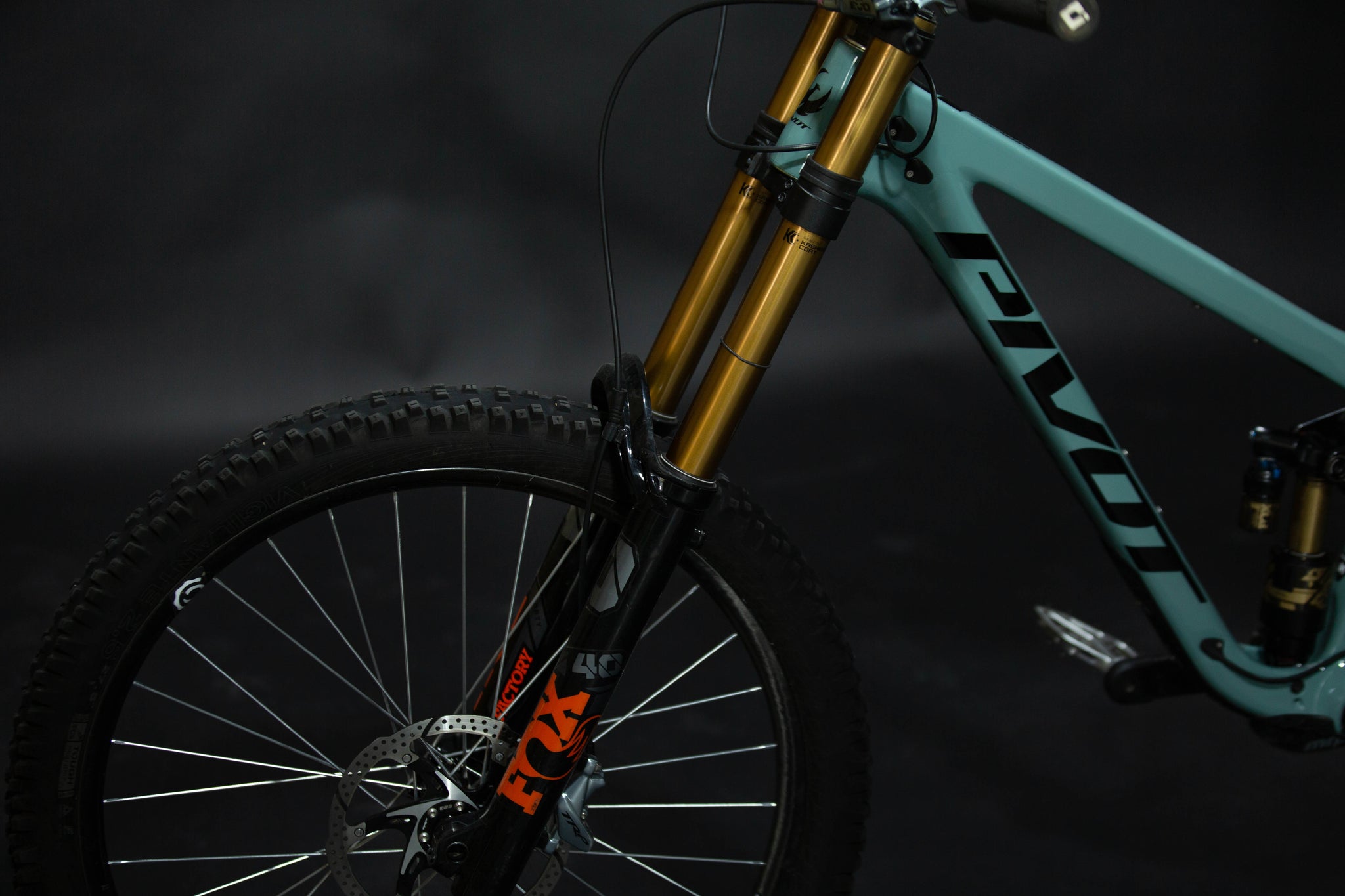 Bicicleta De Montaña Doble Suspensión Pivot Cycles Mach 6 27.5" Talla Medium (2025) Seminueva