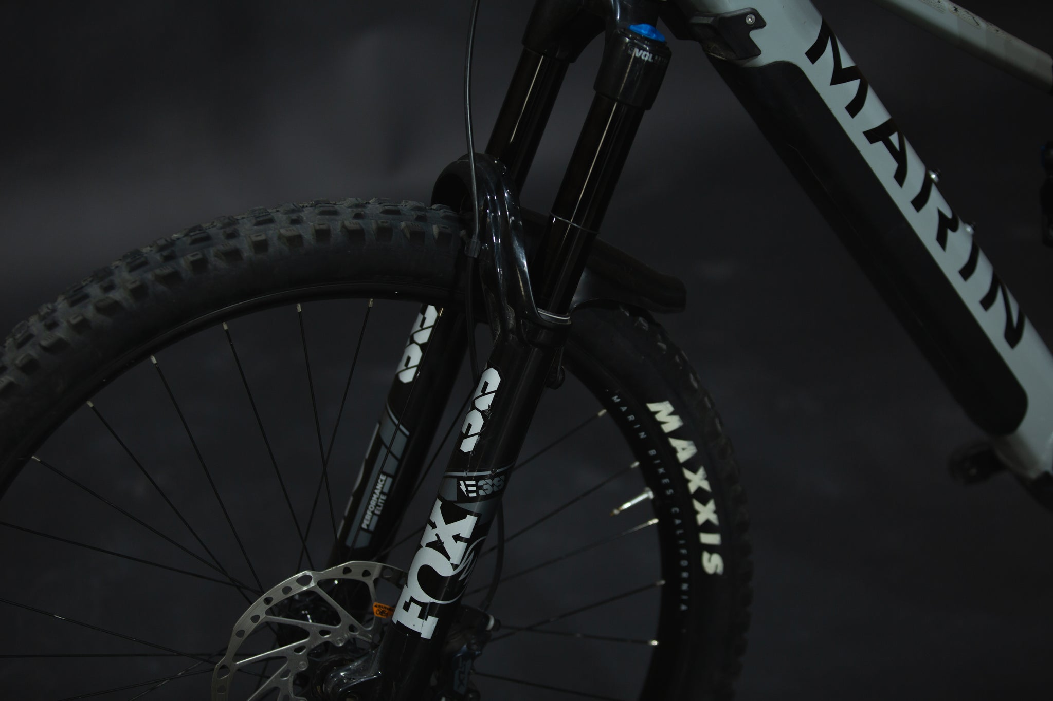 Bicicleta de Montaña Asistida Doble Suspensión Marin Alpine Trail E2 29/27.5" TallaMedium (2022) Seminueva