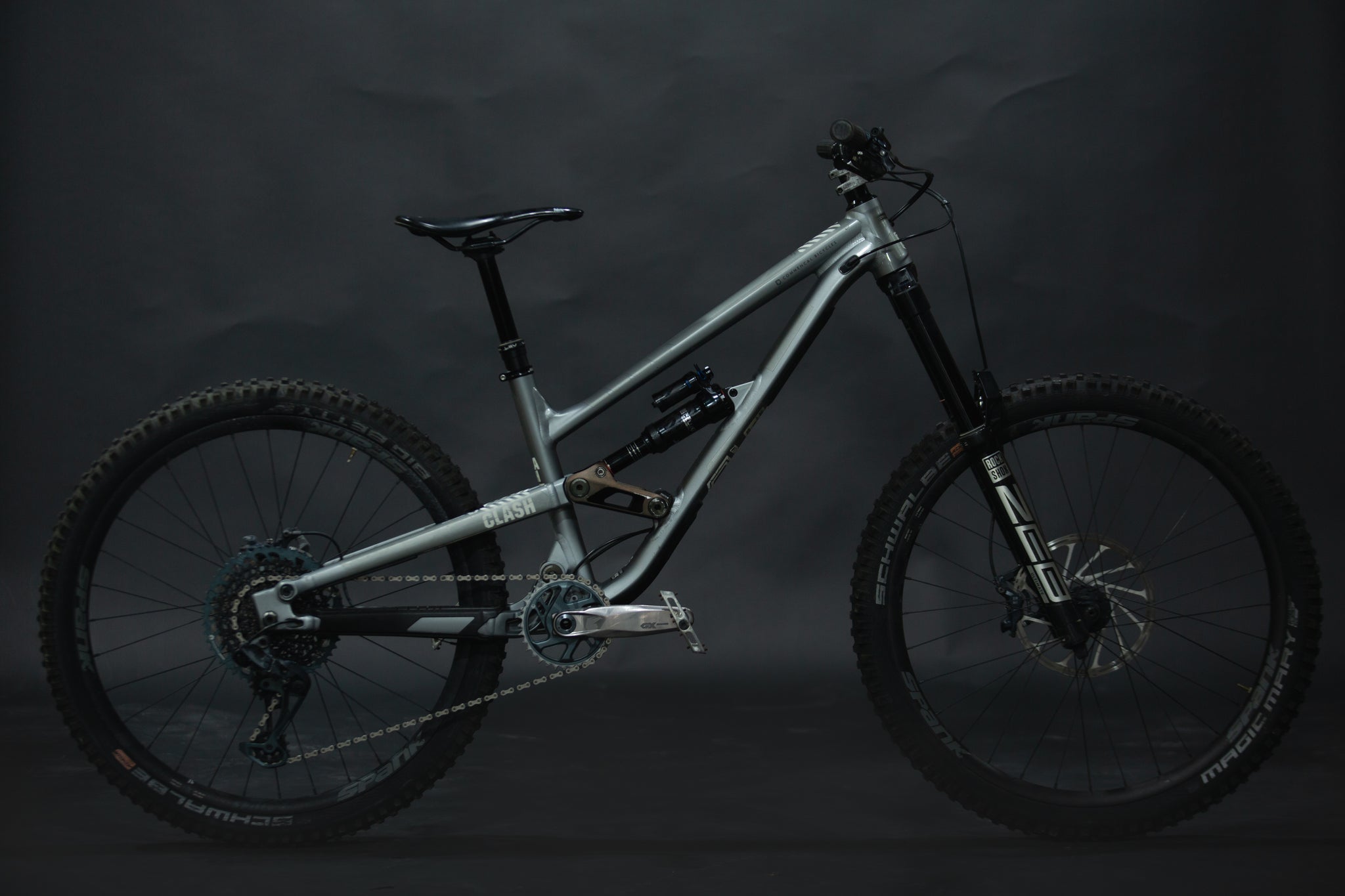 Bicicleta de Montaña Doble Suspension Commencal Clash 27.5" Talla Small (2021) Seminueva
