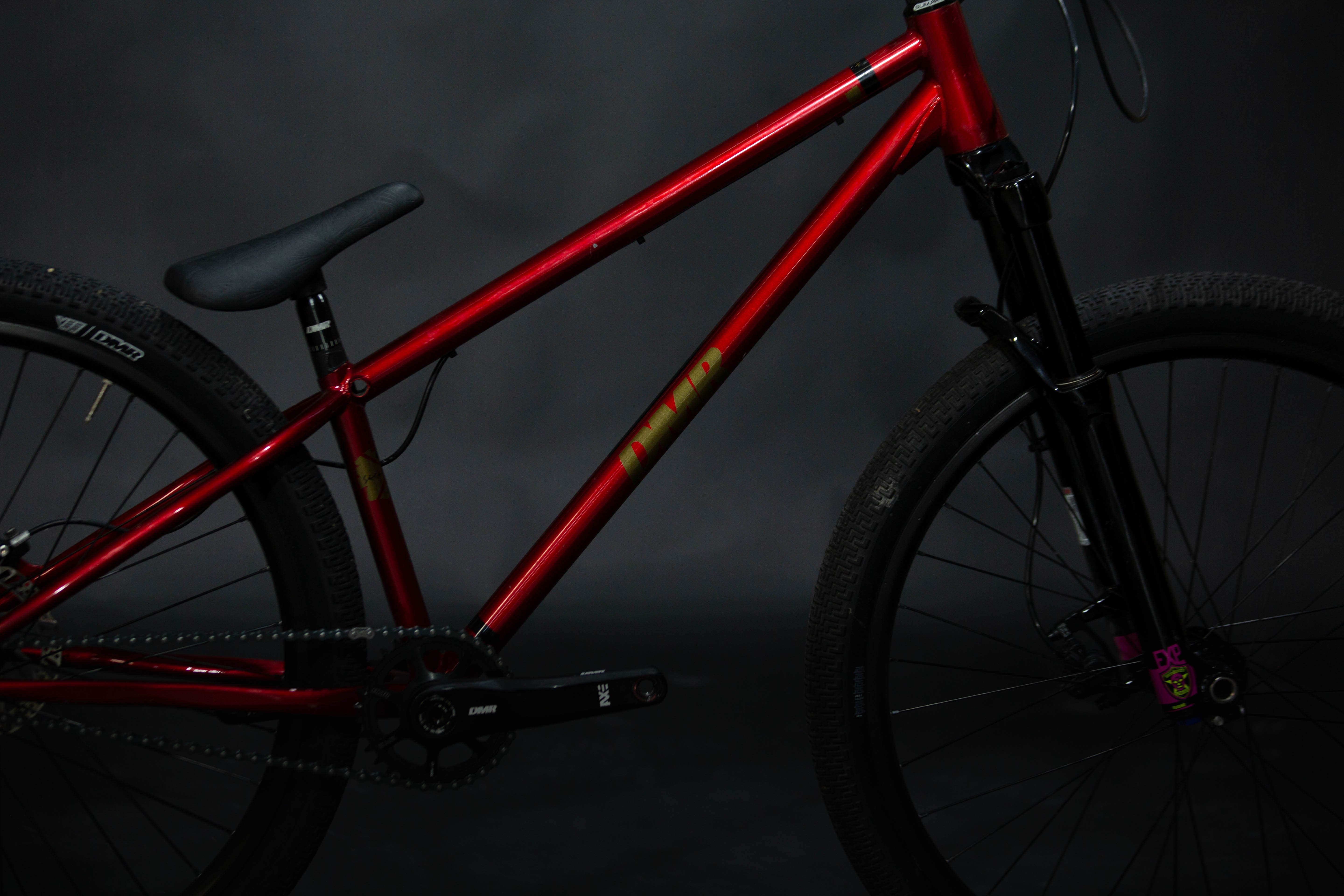 Bicicleta de ciudad Dirt Jump DMR Sect Pro Talla Regular Rodado 26" (2022) Seminueva