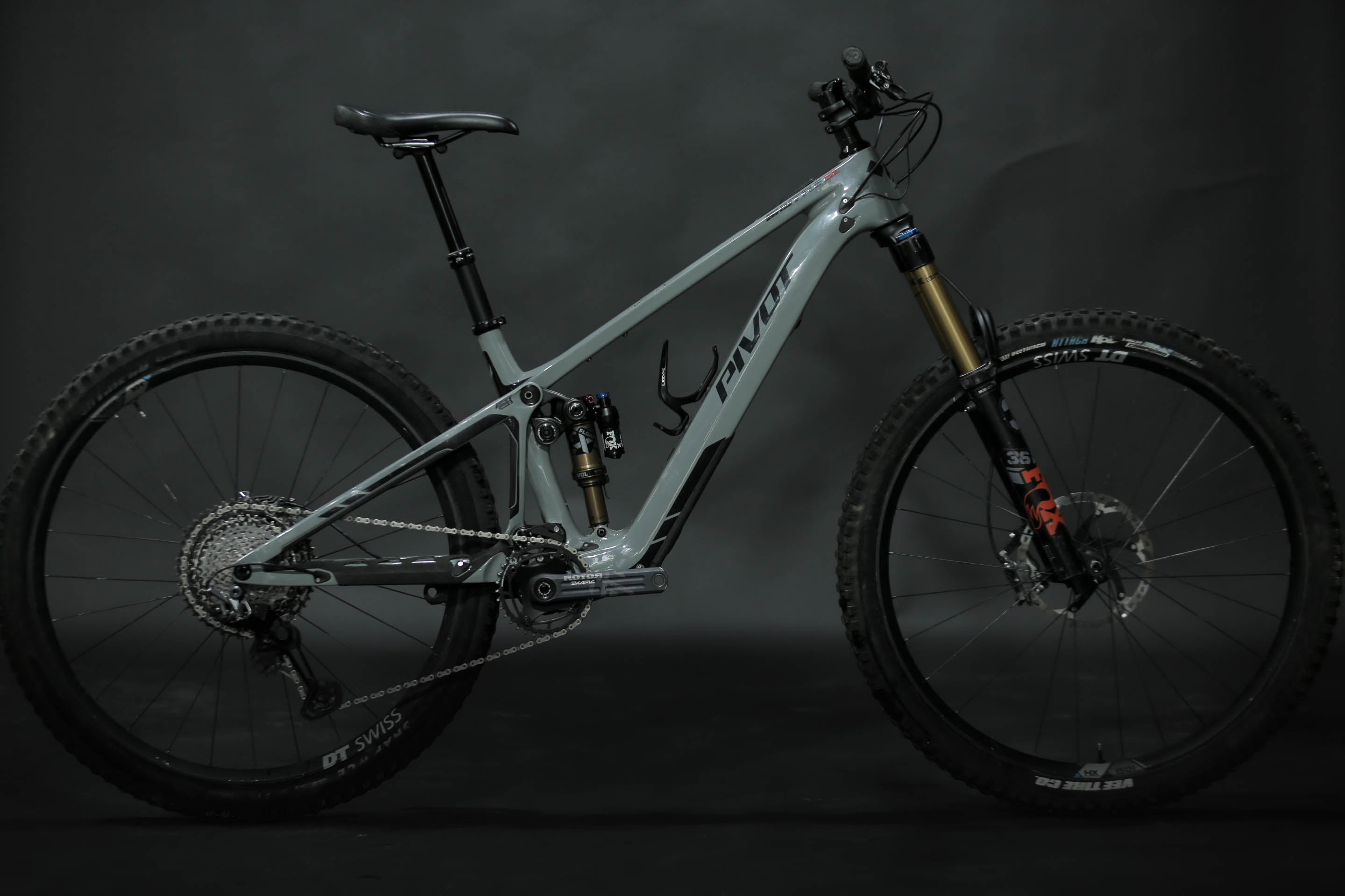 Bicicleta de Montaña Asistida Doble Suspensión Pivot Cycles Shuttle SL 29" Talla Medium (2022) Seminueva