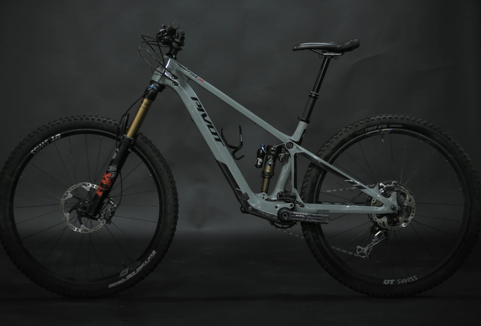 Bicicleta de Montaña Asistida Doble Suspensión Pivot Cycles Shuttle SL 29" Talla Medium (2022) Seminueva