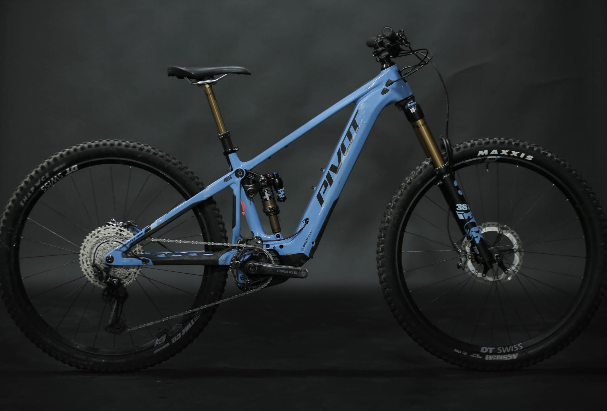 Bicicleta de Montaña Asistida Doble Suspensión Pivot Cycles Shuttle AM 29" Talla Small (2024) Seminueva