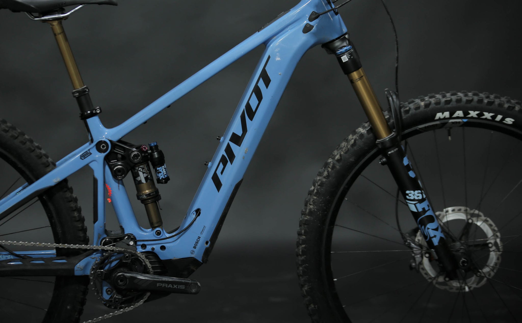 Bicicleta de Montaña Asistida Doble Suspensión Pivot Cycles Shuttle AM 29" Talla Small (2024) Seminueva