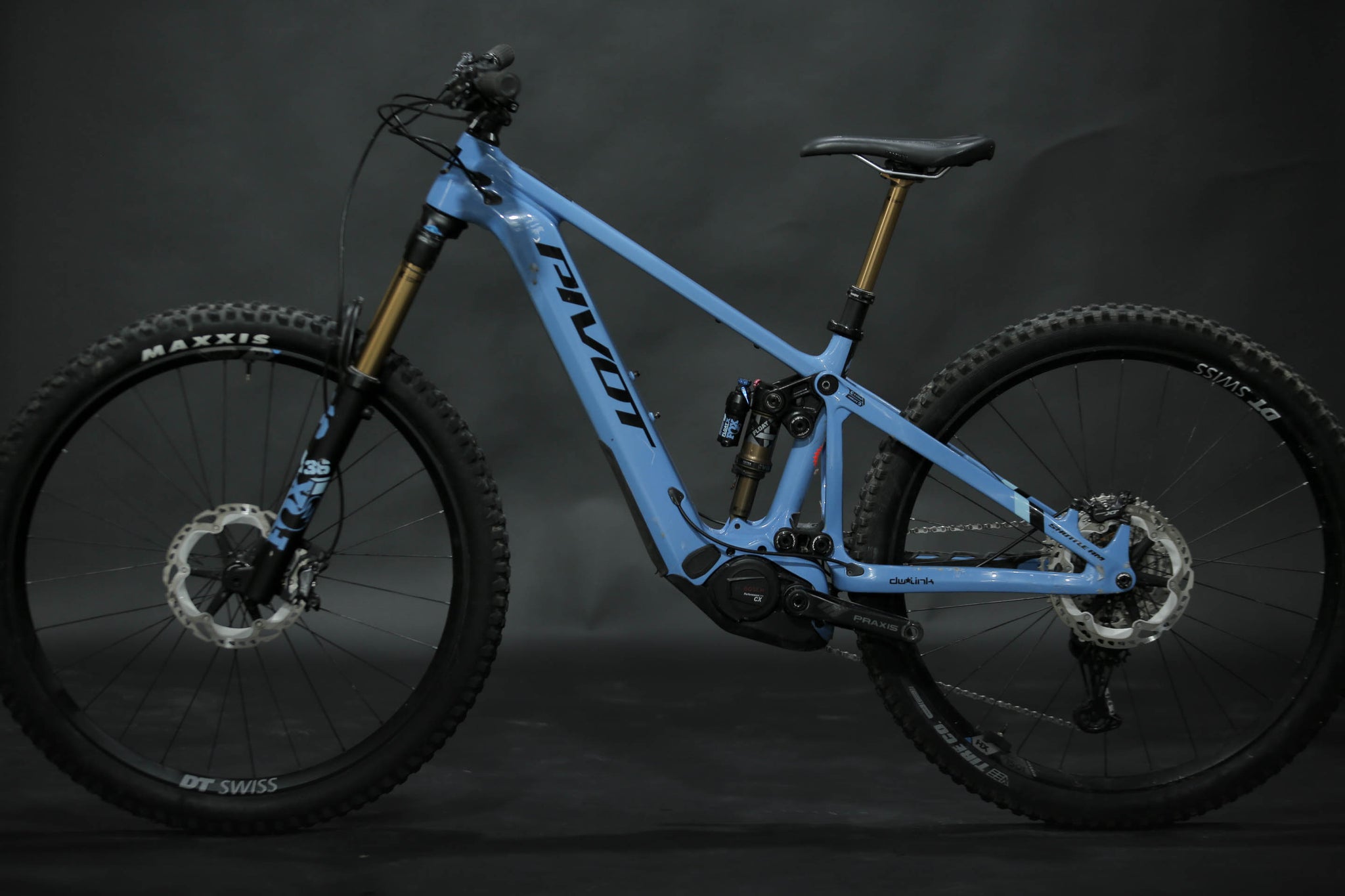 Bicicleta de Montaña Asistida Doble Suspensión Pivot Cycles Shuttle AM 29" Talla Small (2024) Seminueva