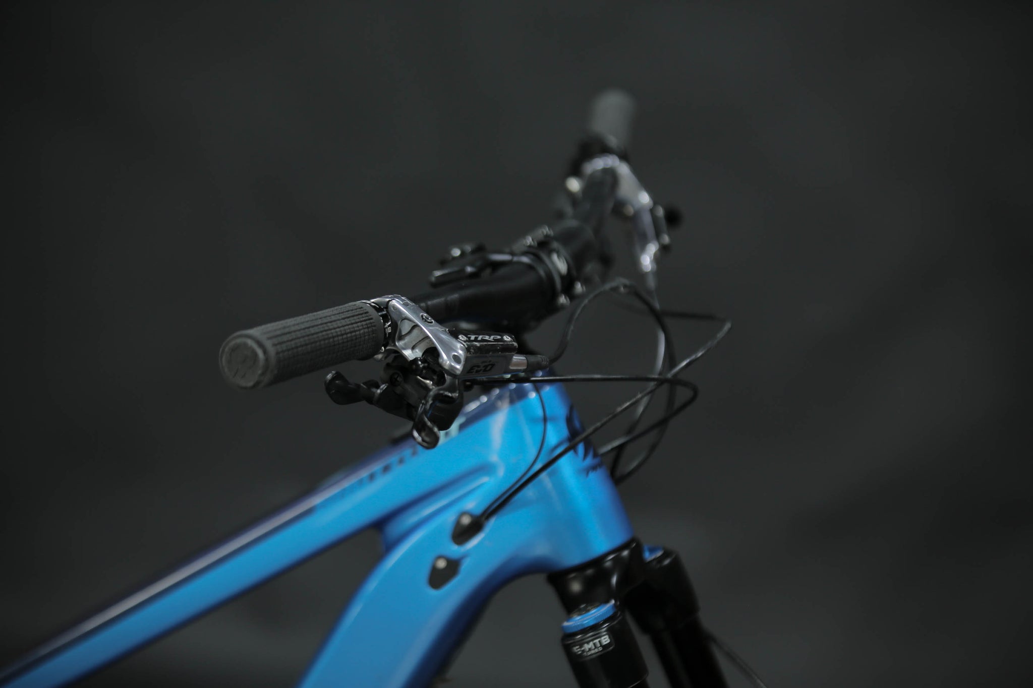 Bicicleta de Montaña Asistida Doble Suspensión Pivot Cycles Shuttle LT 29" Talla Large (2023) Seminueva
