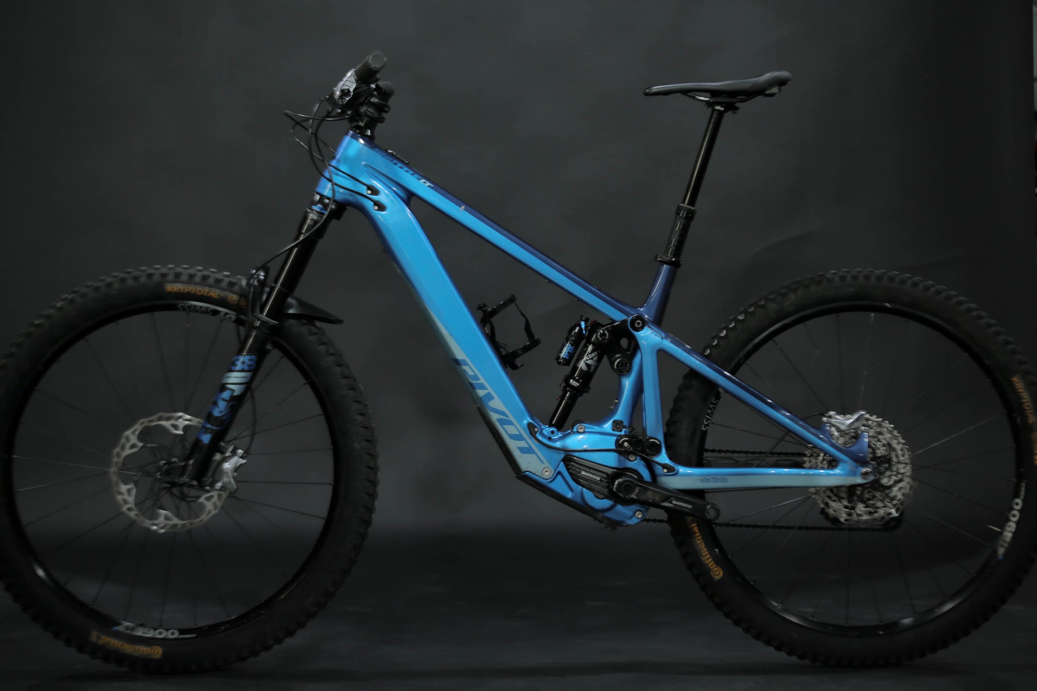 Bicicleta de Montaña Asistida Doble Suspensión Pivot Cycles Shuttle LT 29" Talla Large (2023) Seminueva