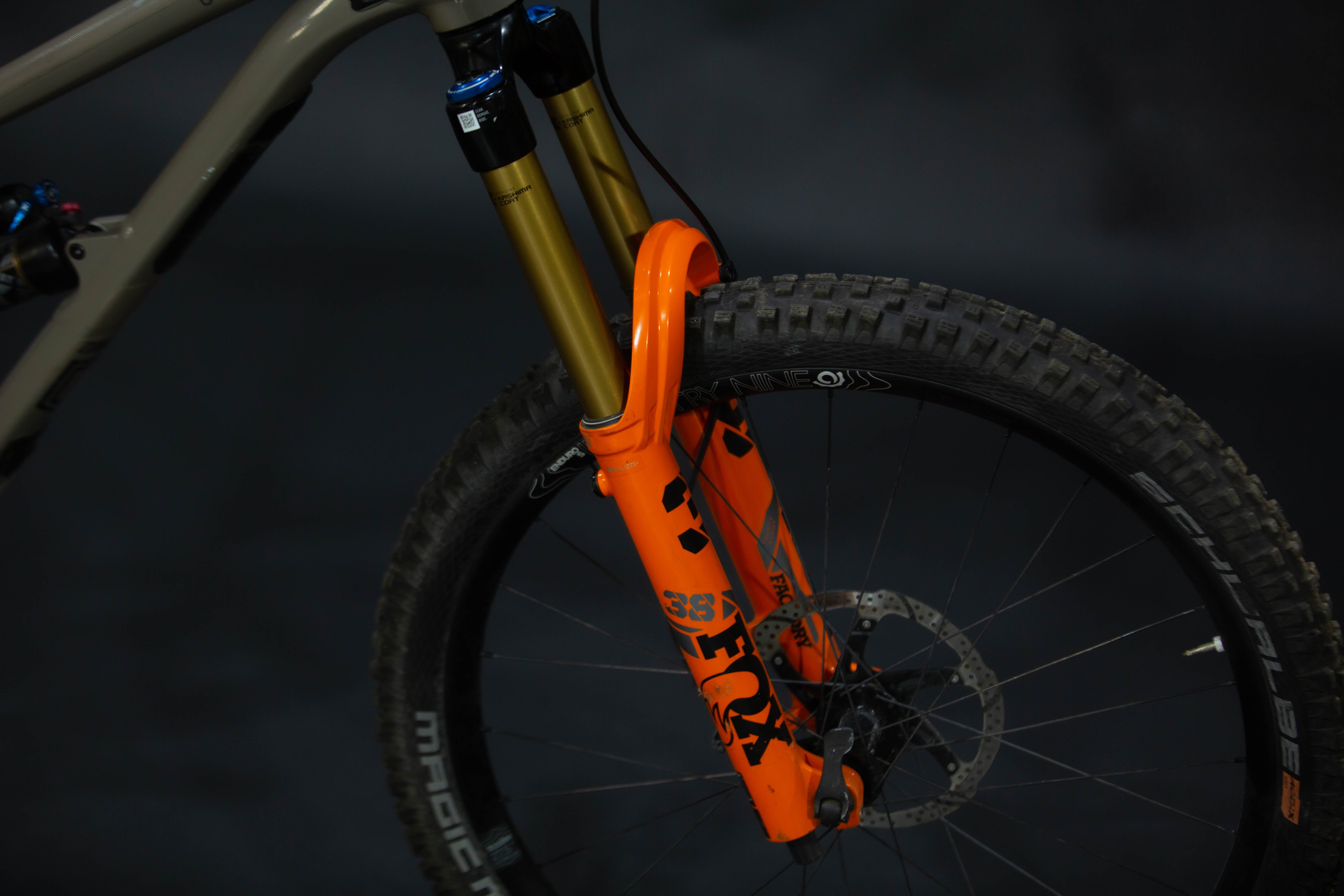 Bicicleta de Montaña Doble Suspension Commencal Clash 27.5" Talla Large (2022) Seminueva