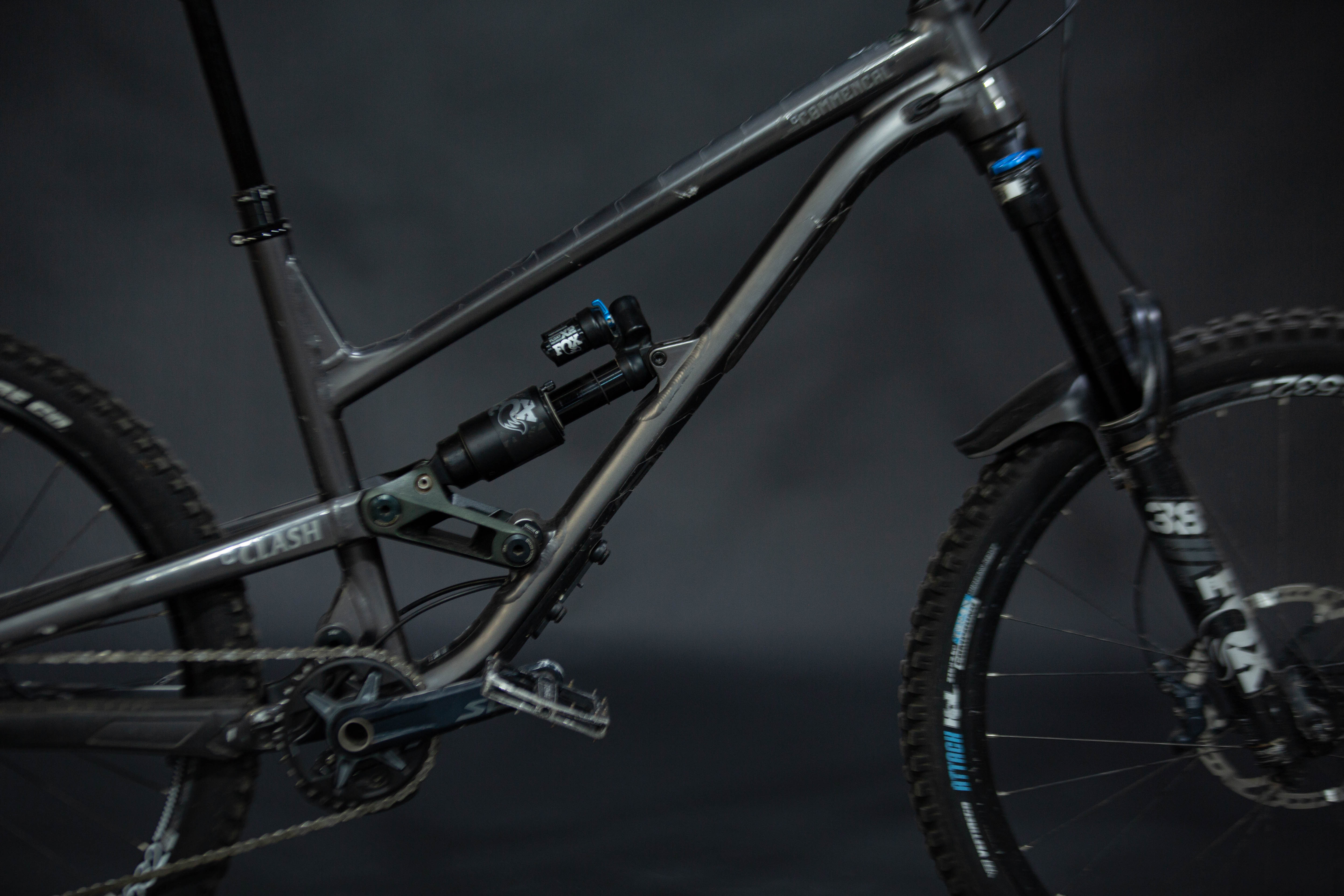 Bicicleta de Montaña Doble Suspension Commencal Clash Race 27.5" Talla Large (2022) Seminueva