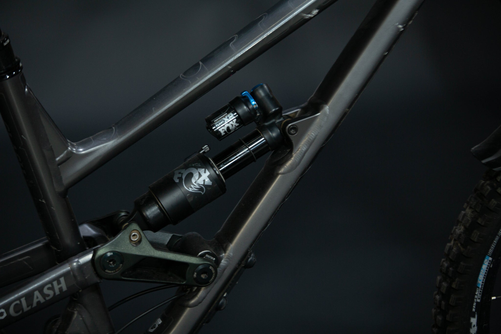 Bicicleta de Montaña Doble Suspension Commencal Clash Race 27.5" Talla Large (2022) Seminueva