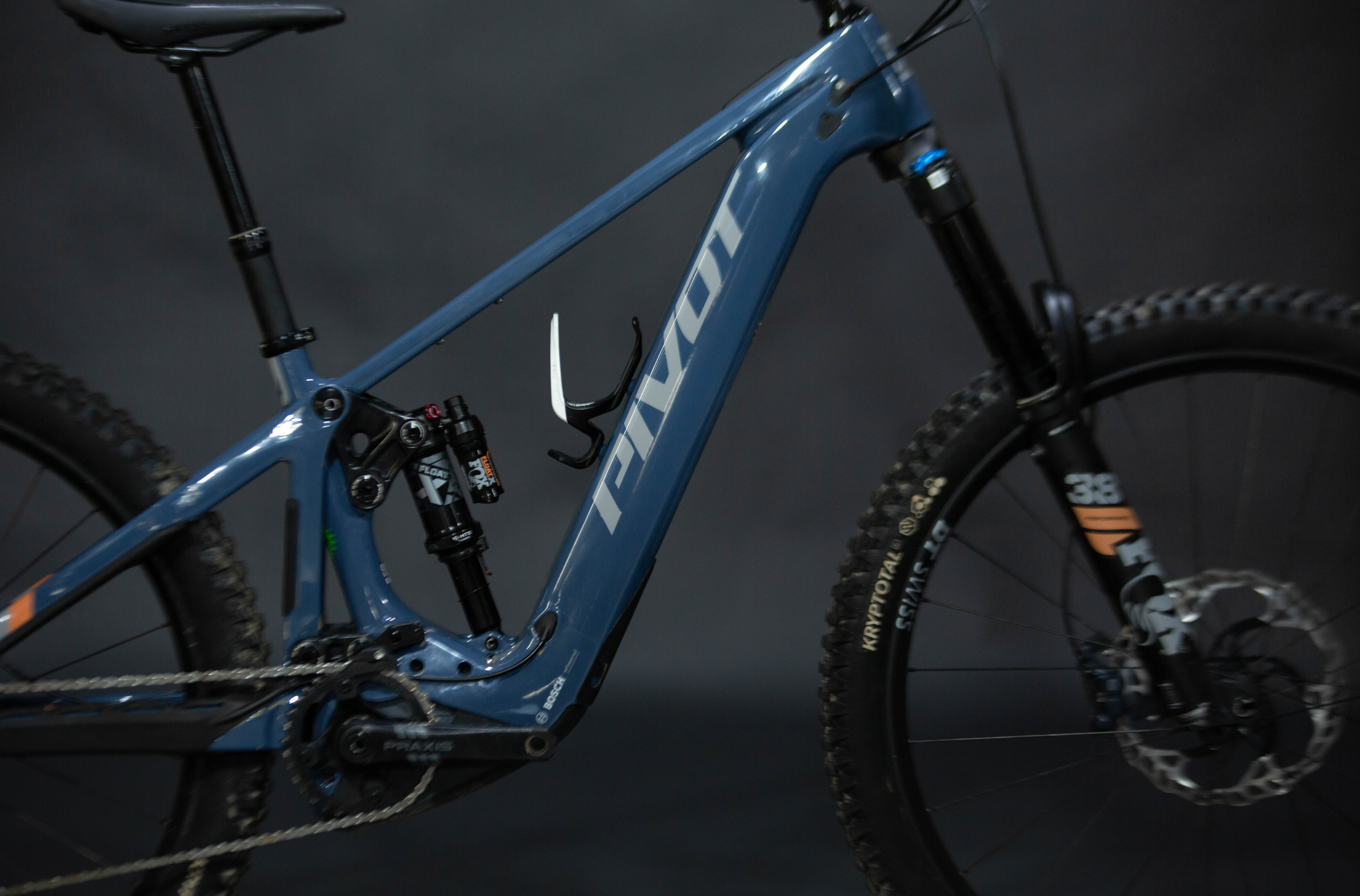 Bicicleta de Montaña Asistida Doble Suspensión Pivot Cycles Shuttle LT 29/27.5" Talla Small (2025) Seminueva