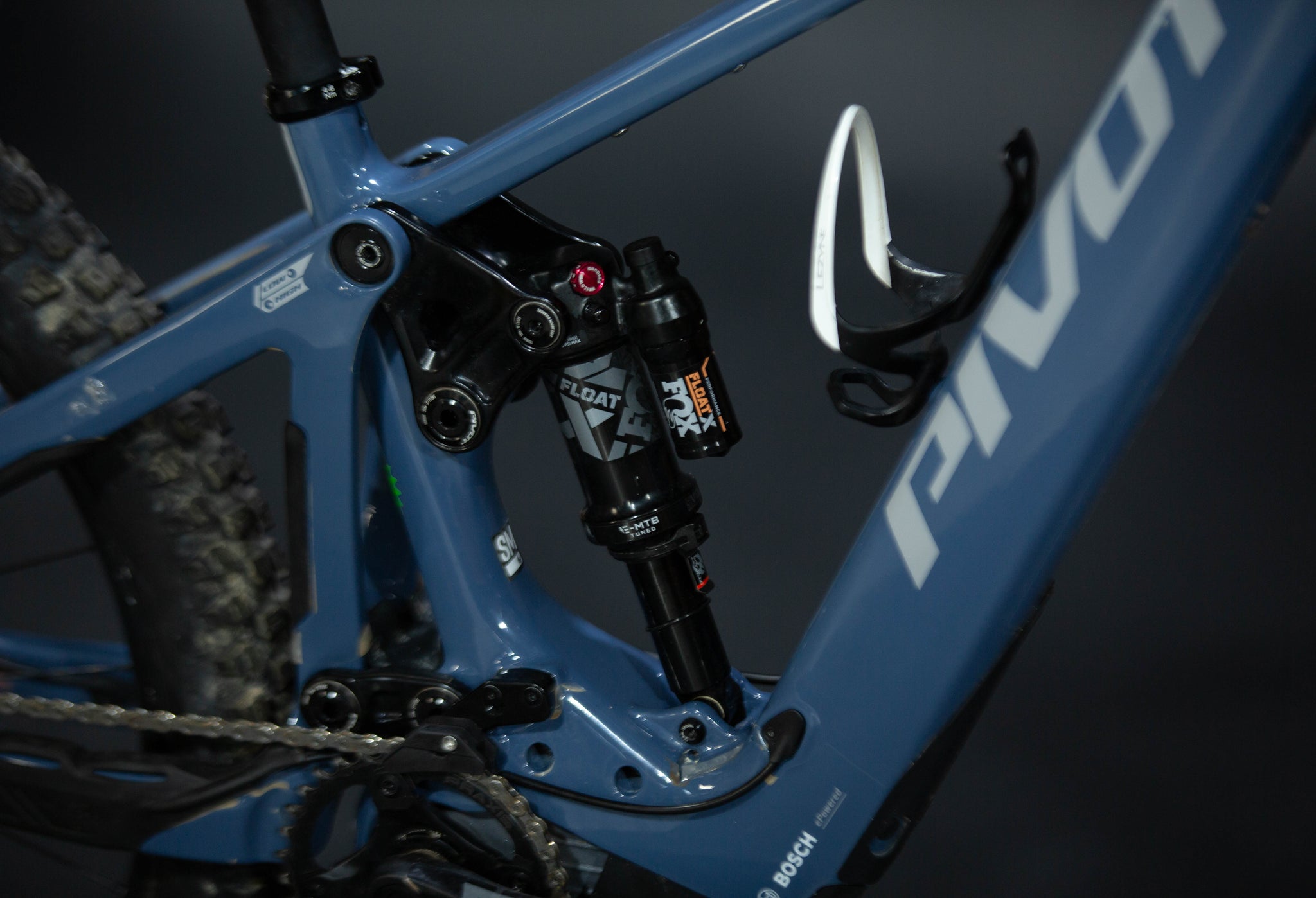 Bicicleta de Montaña Asistida Doble Suspensión Pivot Cycles Shuttle LT 29/27.5" Talla Small (2025) Seminueva