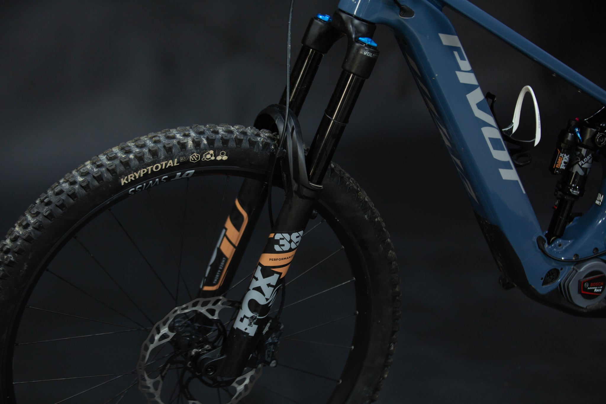 Bicicleta de Montaña Asistida Doble Suspensión Pivot Cycles Shuttle LT 29/27.5" Talla Small (2025) Seminueva