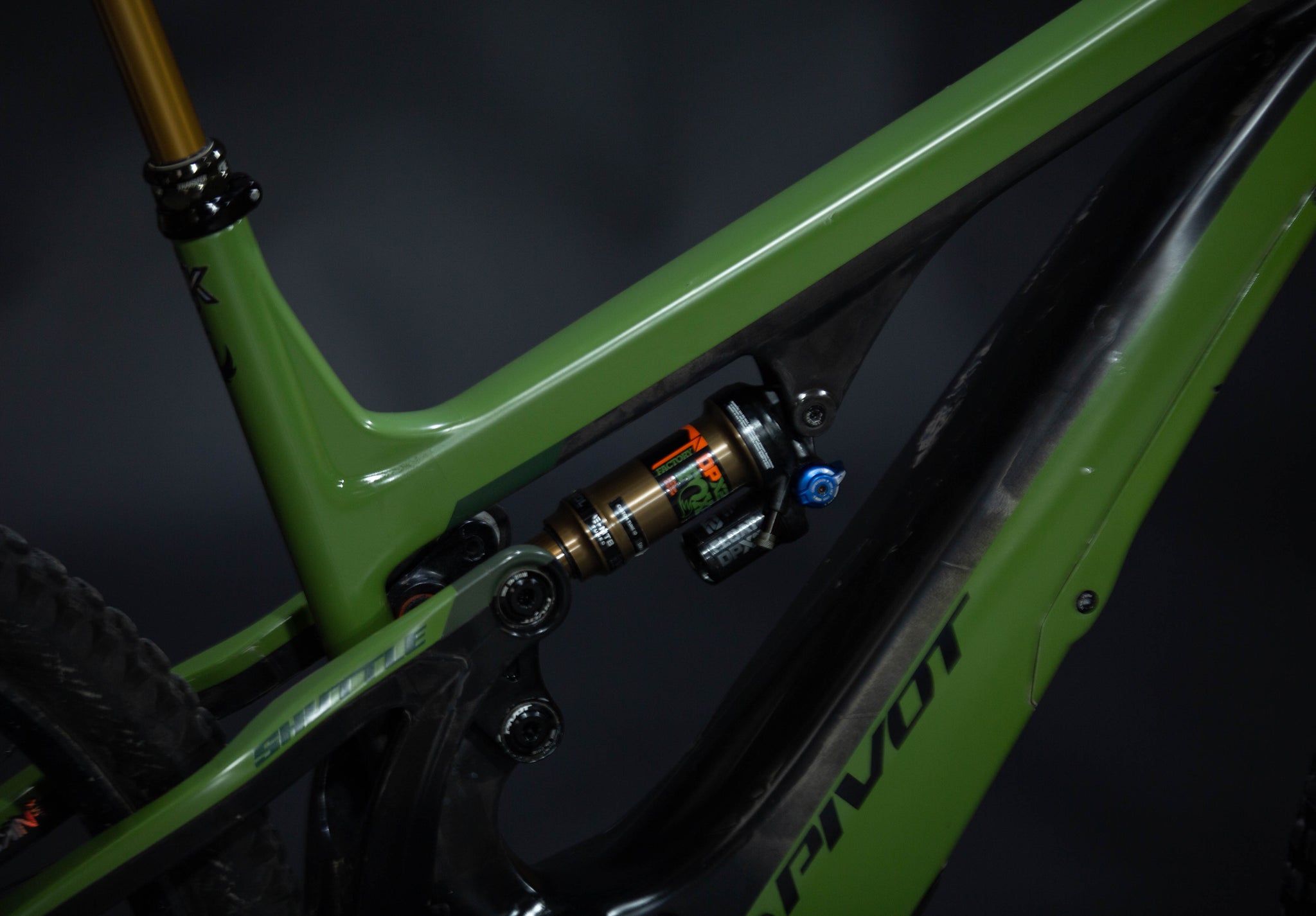 Bicicleta de Montaña Asistida Doble Suspensión Pivot Cycles Shuttle AM 29" Talla Large (2022) Seminueva