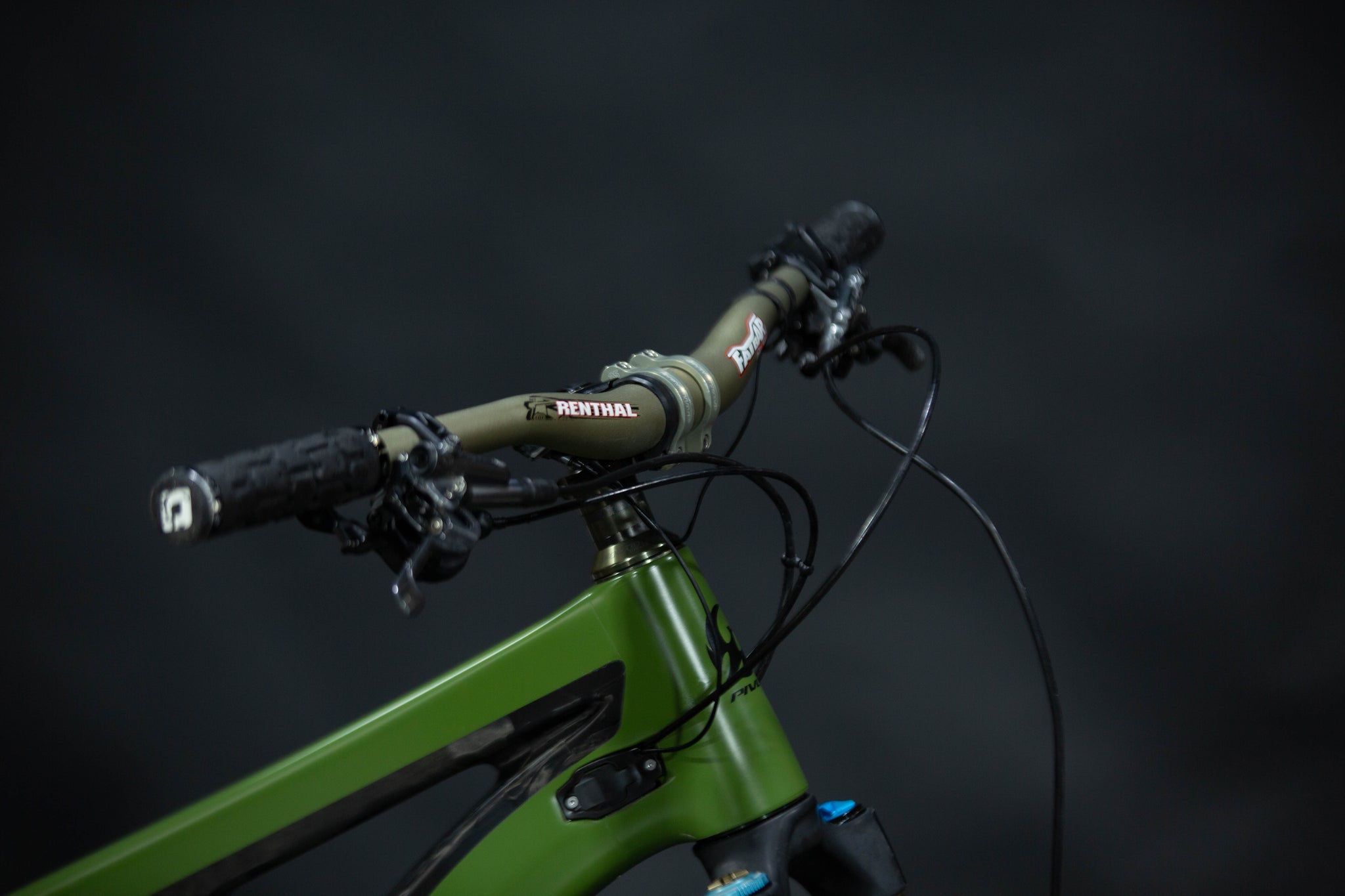 Bicicleta de Montaña Asistida Doble Suspensión Pivot Cycles Shuttle AM 29" Talla Large (2022) Seminueva