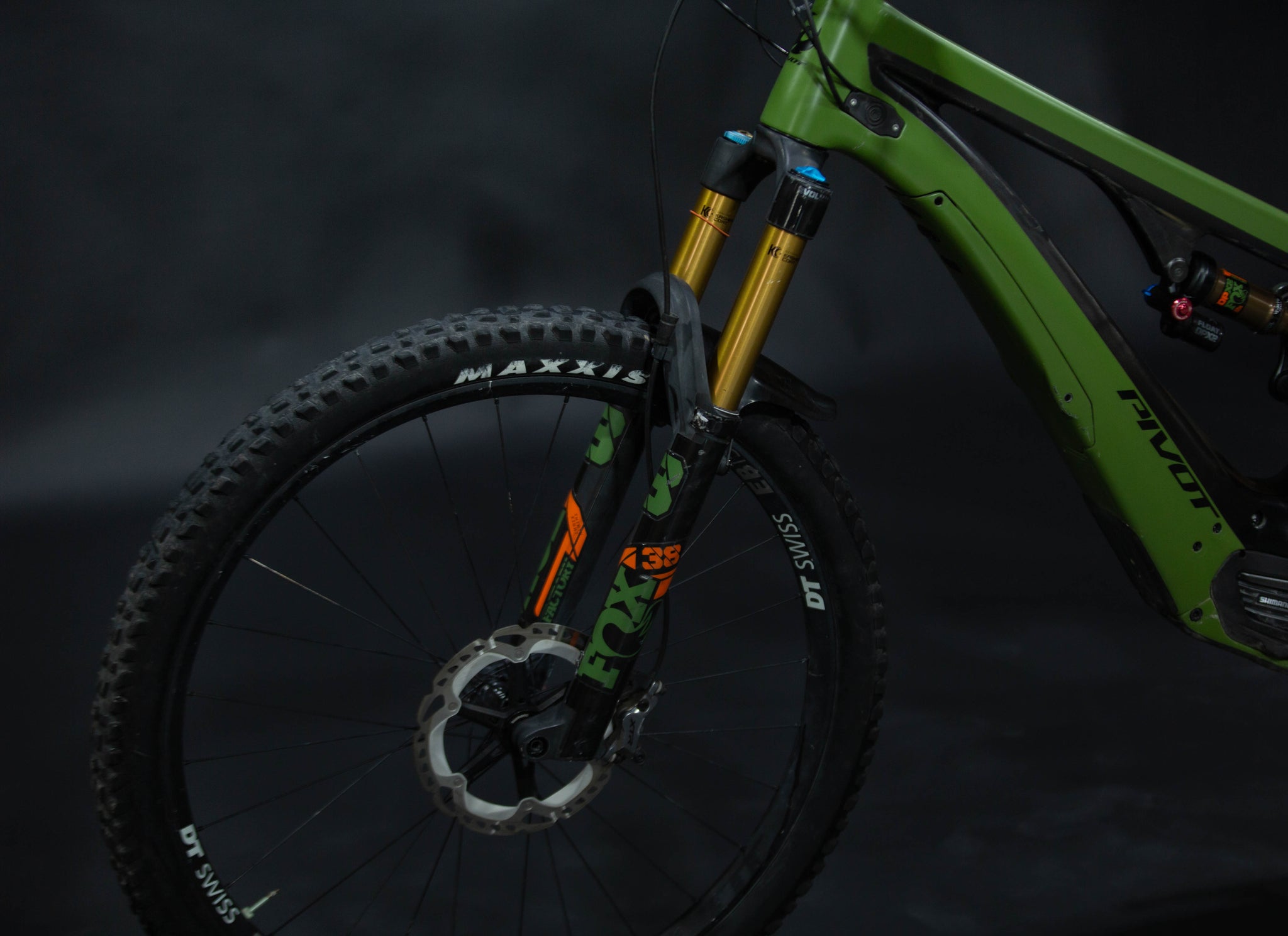 Bicicleta de Montaña Asistida Doble Suspensión Pivot Cycles Shuttle AM 29" Talla Large (2022) Seminueva