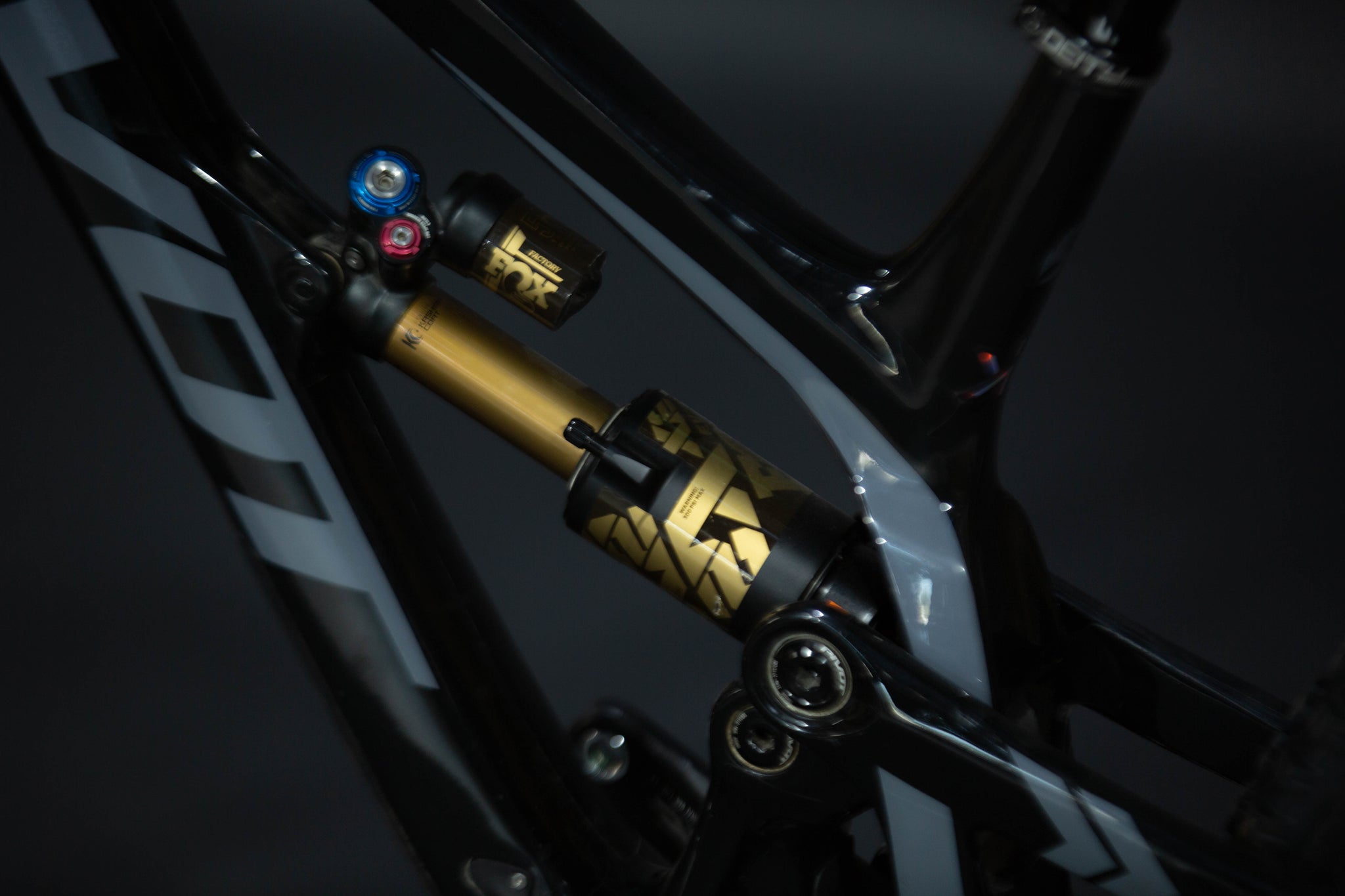 Bicicleta de Montaña Doble Supensión (Downhill) Pivot Phoenix 29" Talla Medium (2023) Seminueva