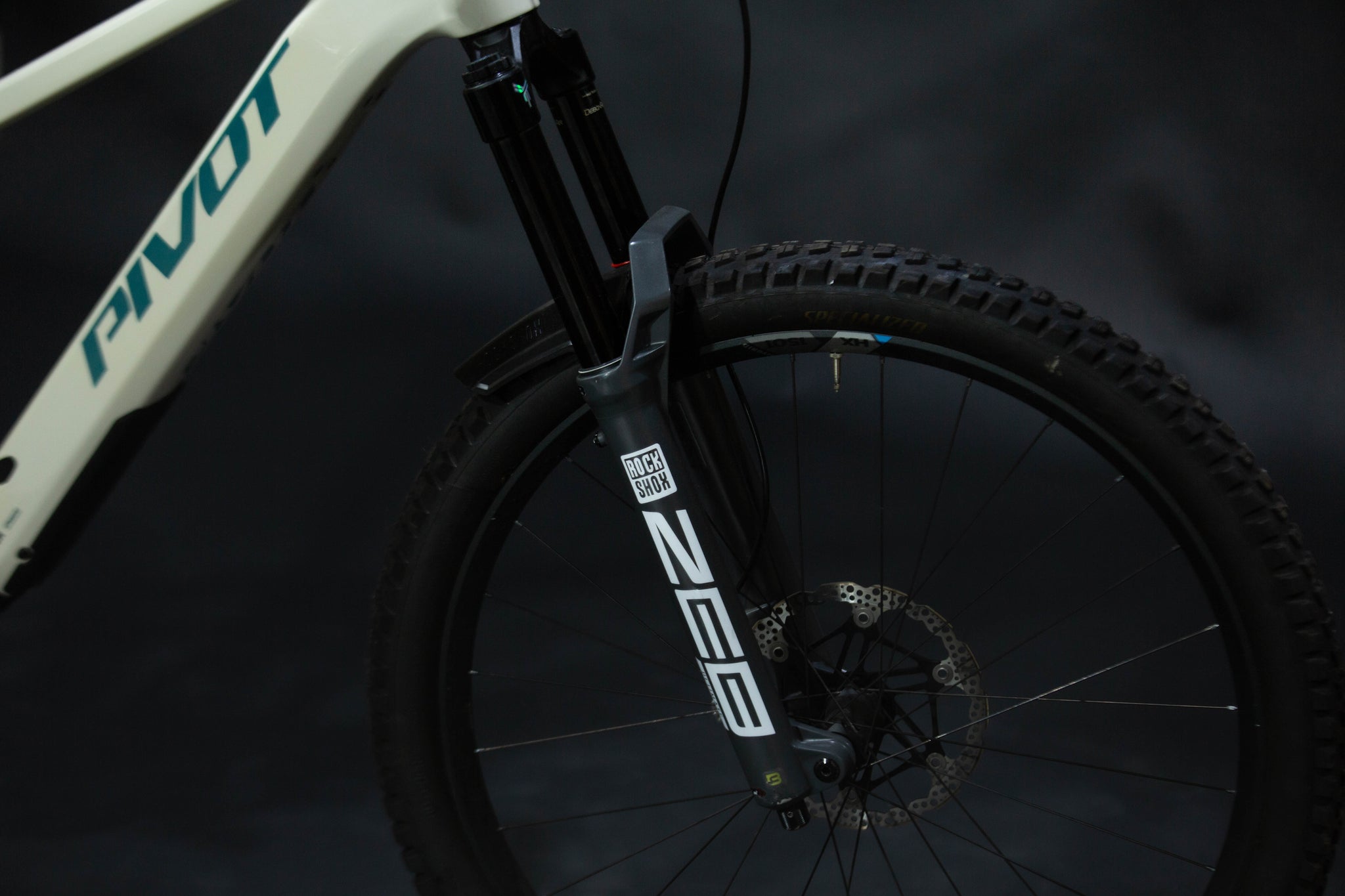 Bicicleta de Montaña Asistida Doble Suspensión Pivot Cycles Shuttle AM 29" Talla X-Large (2024) Seminueva