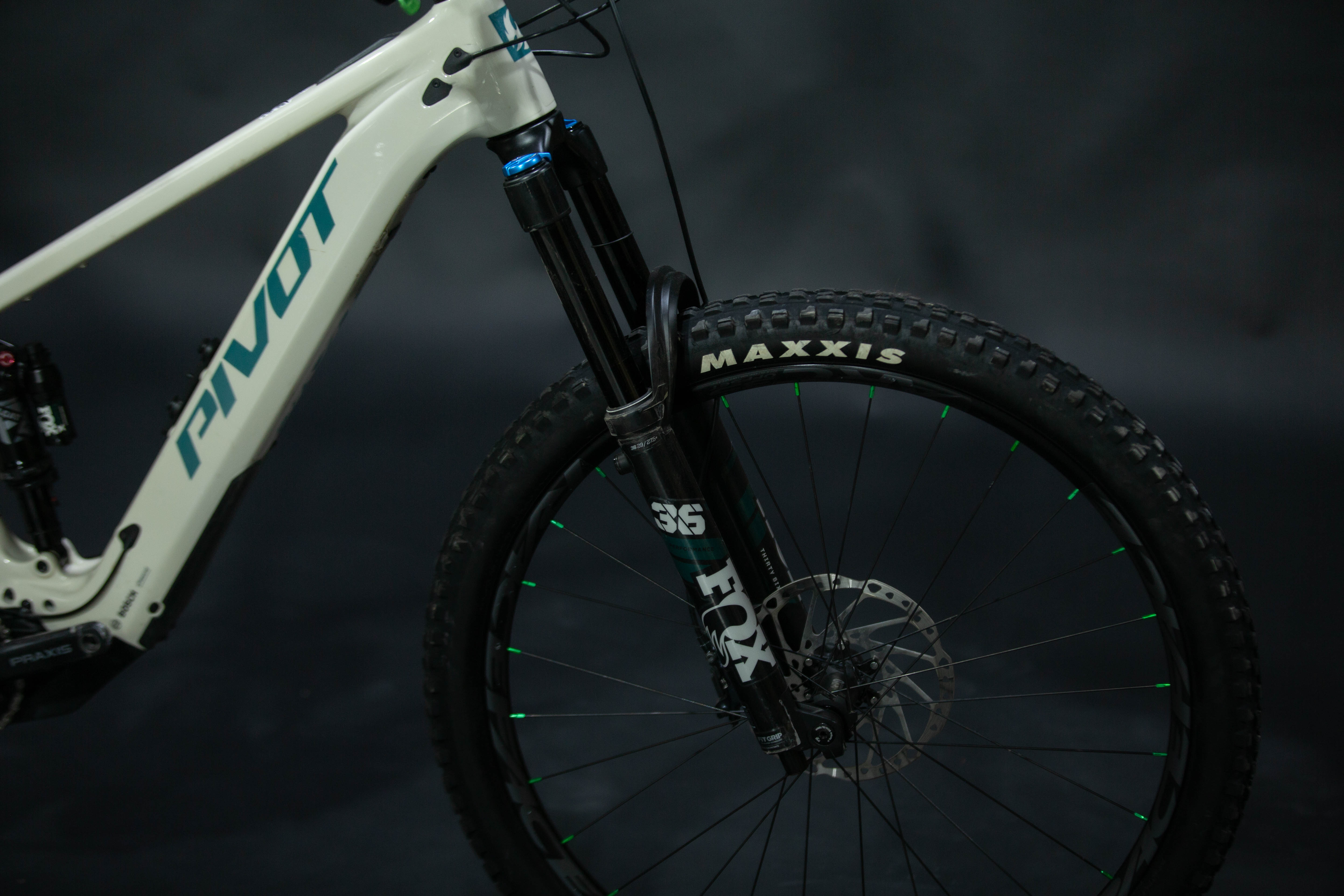 Bicicleta de Montaña Asistida Doble Suspensión Pivot Cycles Shuttle AM 29" Talla Medium (2024) Seminueva