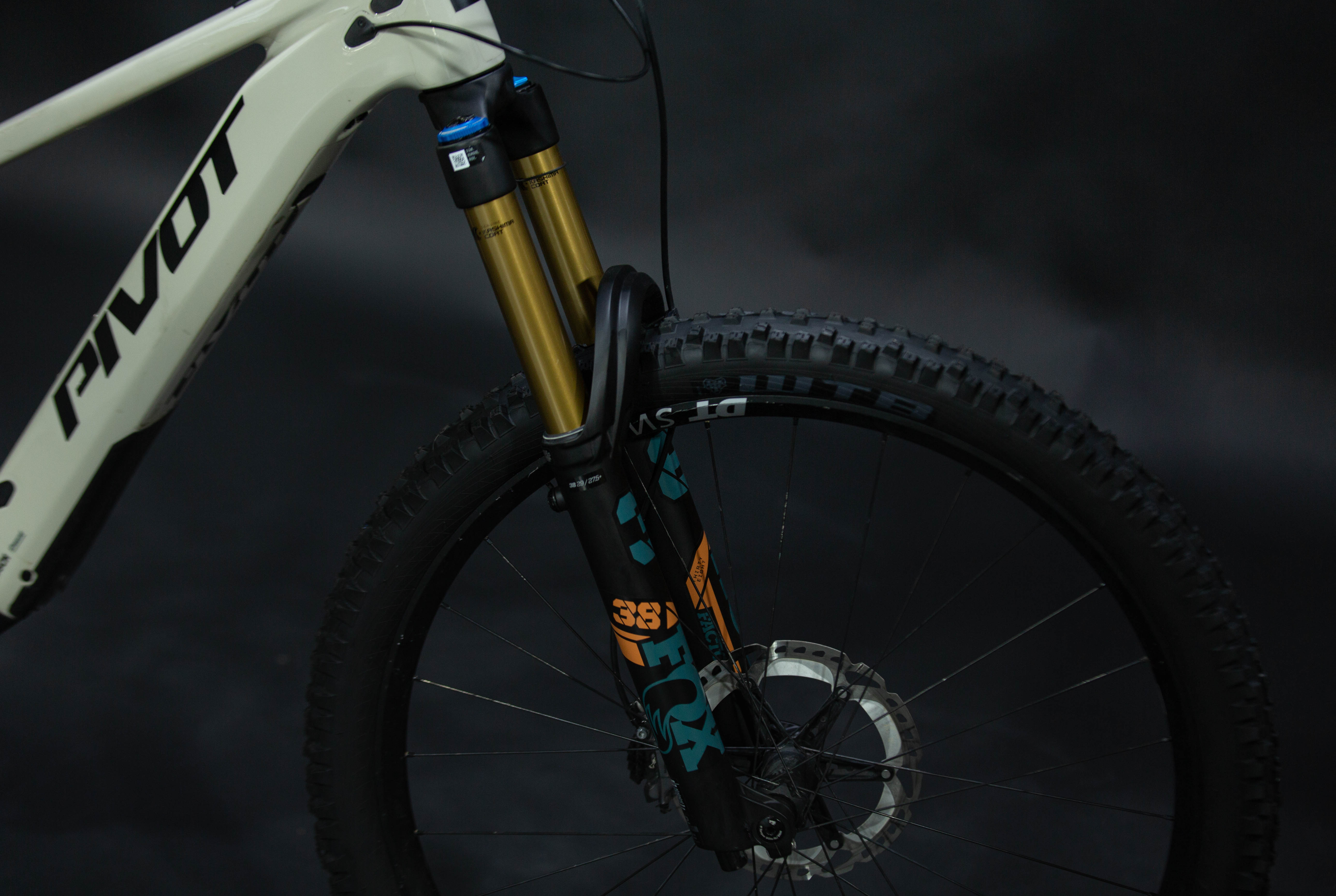 Bicicleta de Montaña Asistida Doble Suspensión Pivot Cycles Shuttle AM 29" Talla Medium (2024) Seminueva