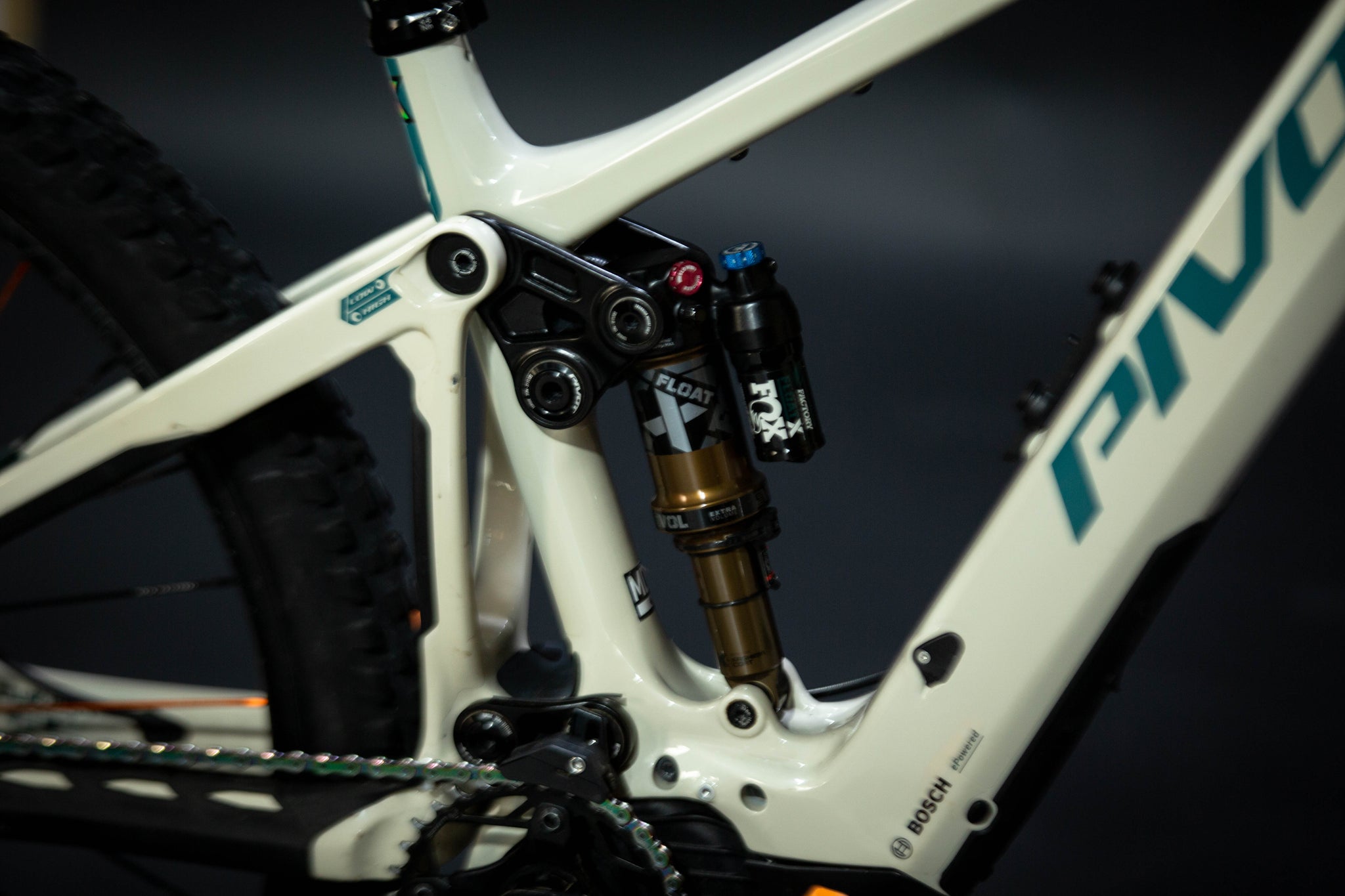 Bicicleta de Montaña Asistida Doble Suspensión Pivot Cycles Shuttle AM 29" Talla Medium (2024) Seminueva