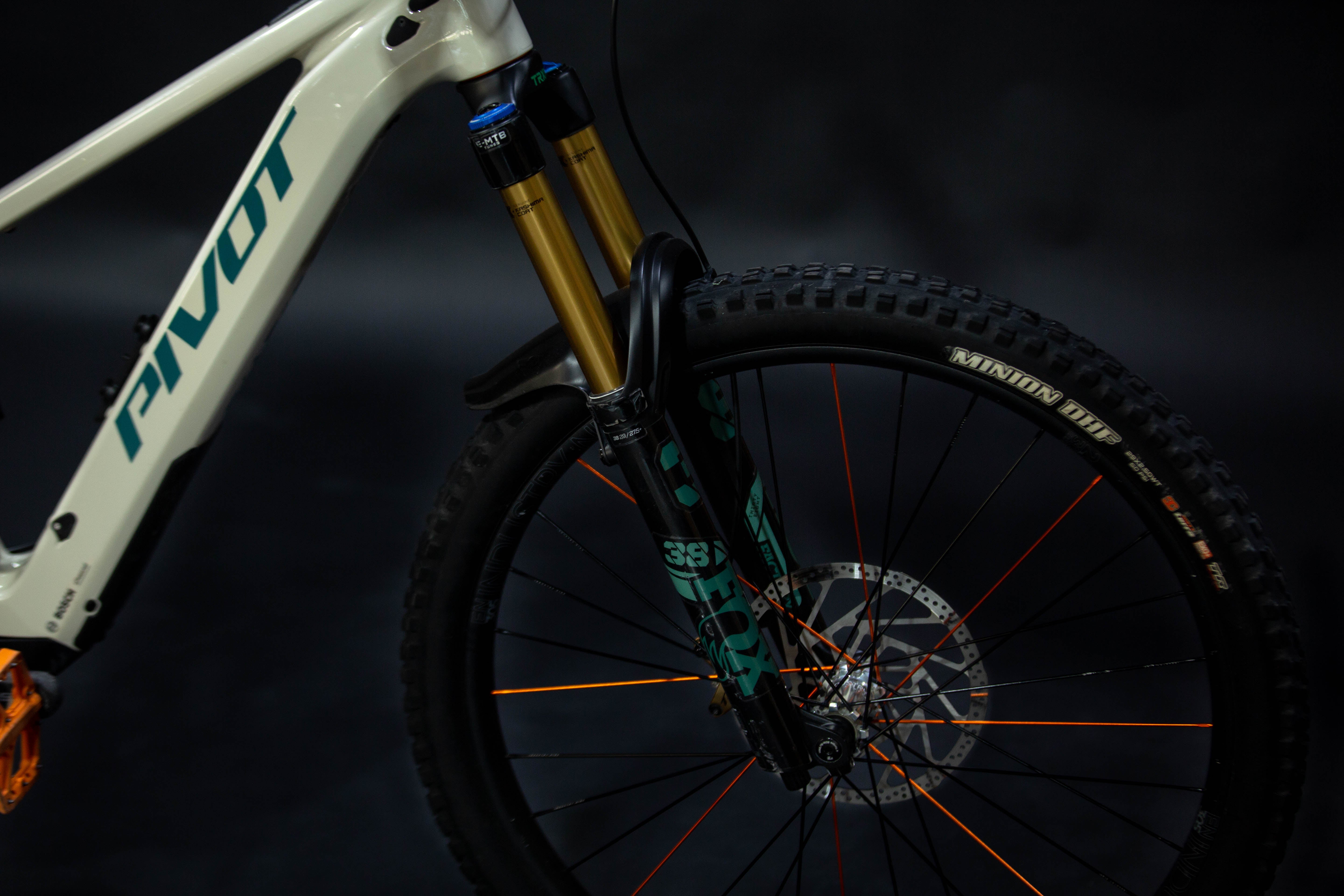 Bicicleta de Montaña Asistida Doble Suspensión Pivot Cycles Shuttle AM 29" Talla Medium (2024) Seminueva