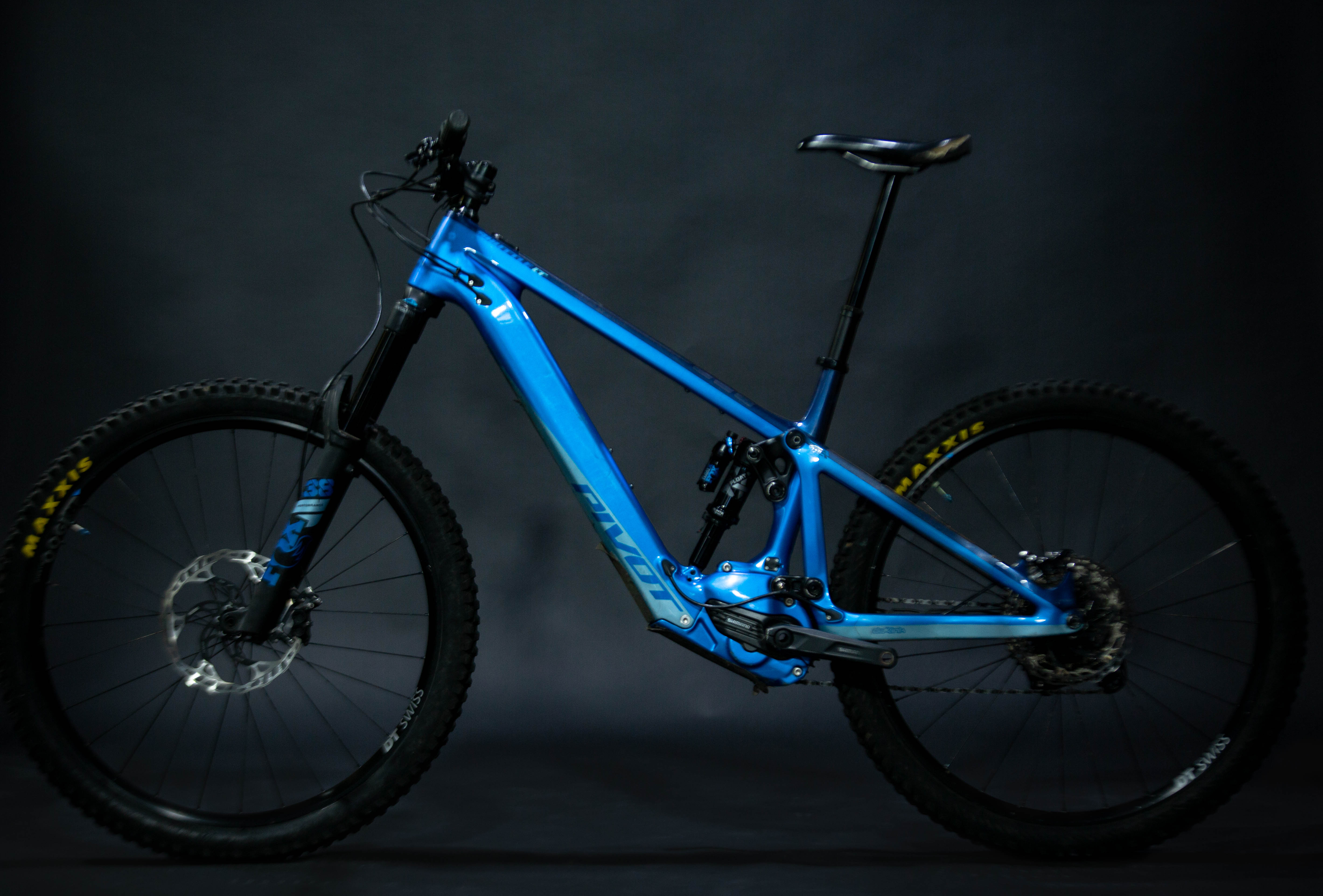 Bicicleta de Montaña Asistida Doble Suspensión Pivot Cycles Shuttle LT 29" Talla Large (2022) Seminueva