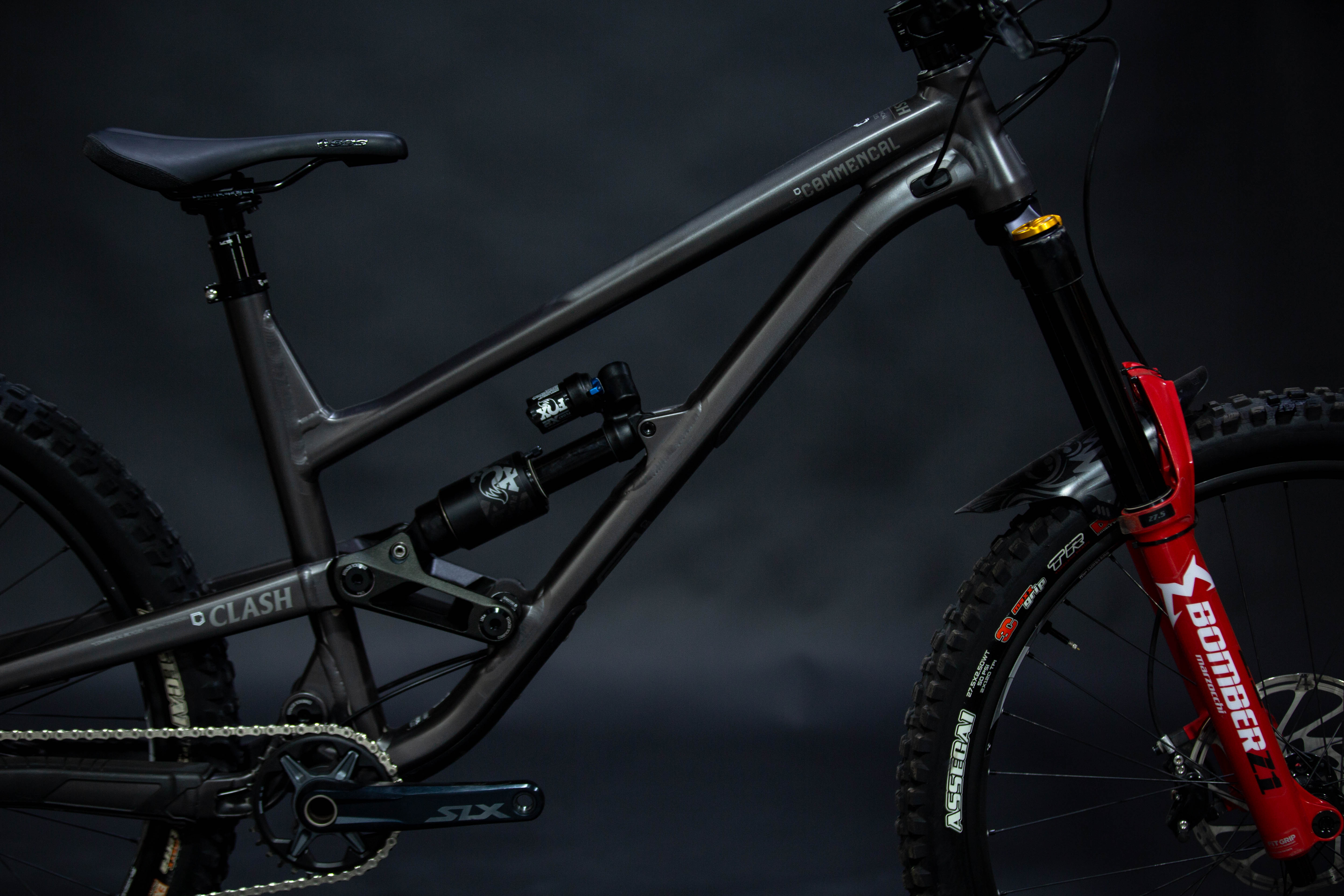 Bicicleta de Montaña Doble Suspension Commencal Clash 27.5" Talla Large (2024) Seminueva