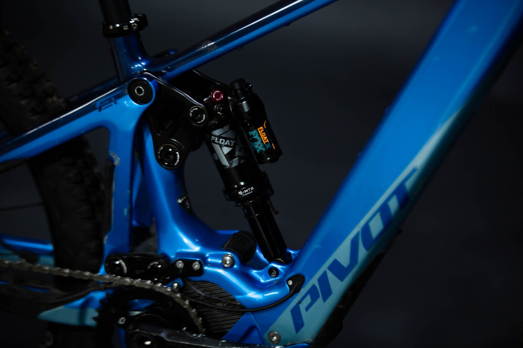 Bicicleta de Montaña Asistida Doble Suspensión Pivot Cycles Shuttle LT 29" Talla Small (2023) Seminueva