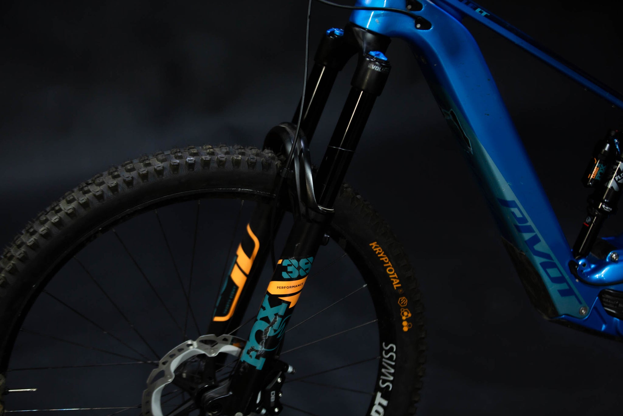 Bicicleta de Montaña Asistida Doble Suspensión Pivot Cycles Shuttle LT 29" Talla Small (2023) Seminueva