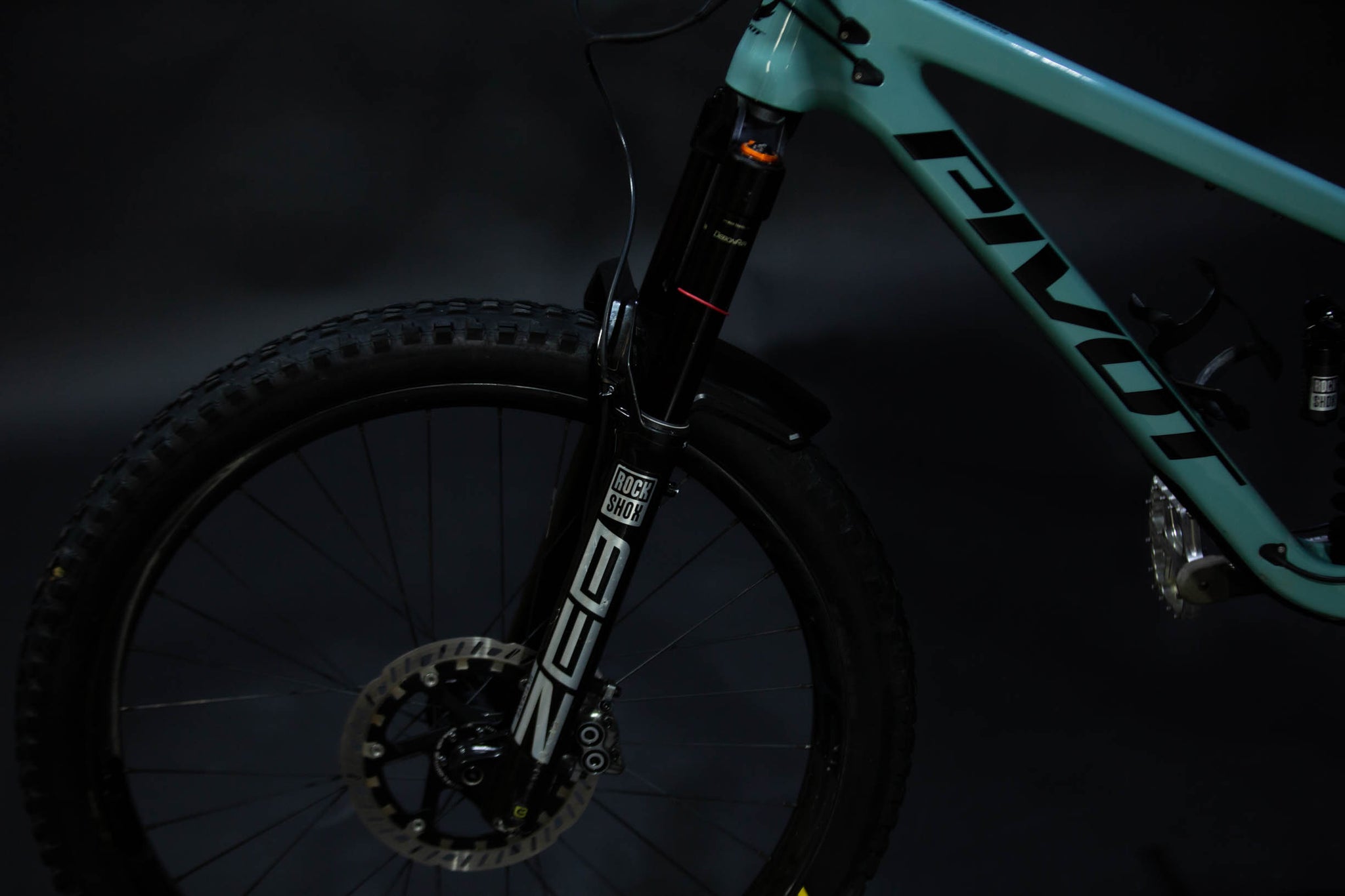 Bicicleta De Montaña Doble Suspensión Pivot Cycles Mach 6 27.5" Talla Large (2024) Seminueva