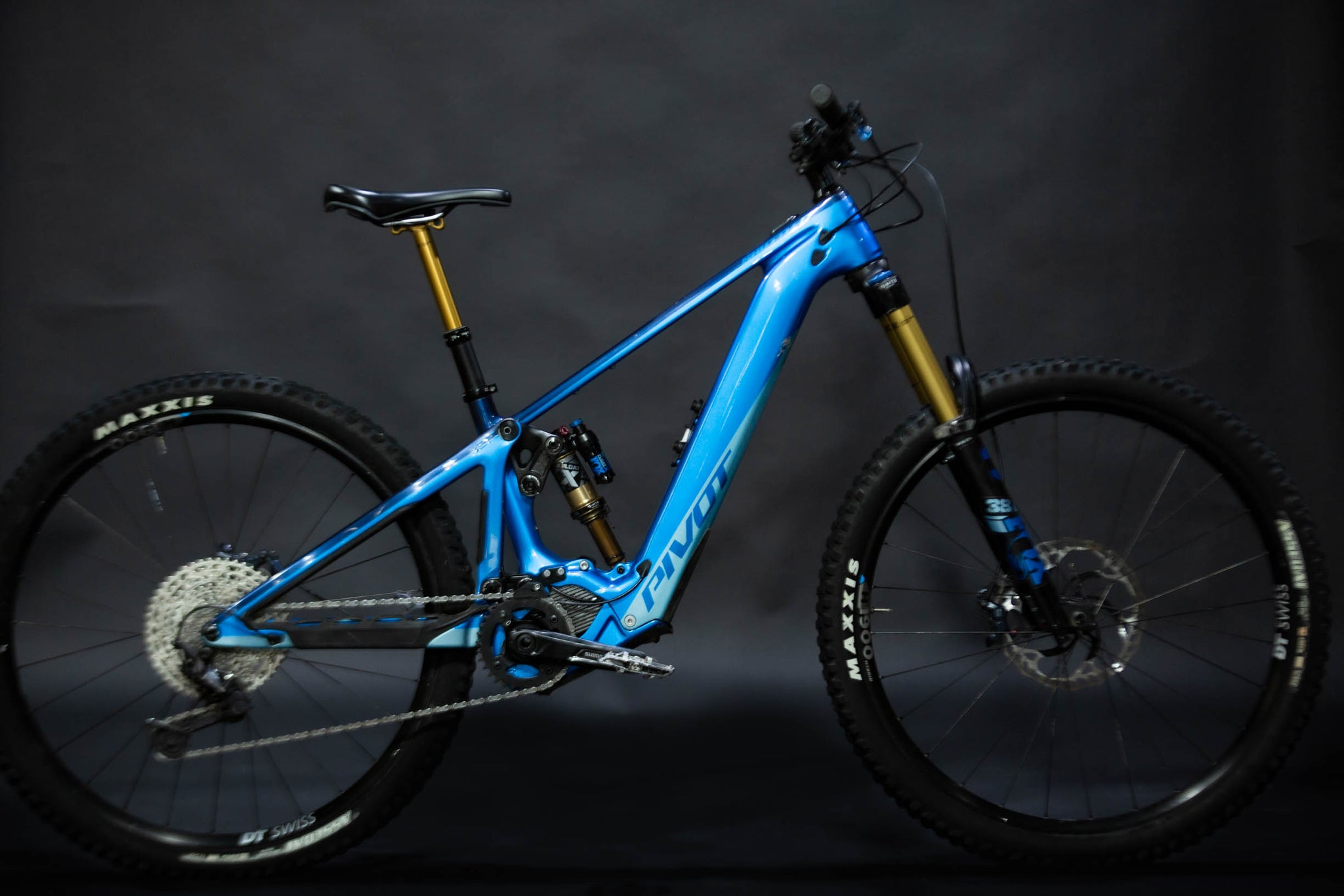 Bicicleta de Montaña Asistida Doble Suspensión Pivot Cycles Shuttle LT 29" Talla Small (2023) Seminueva