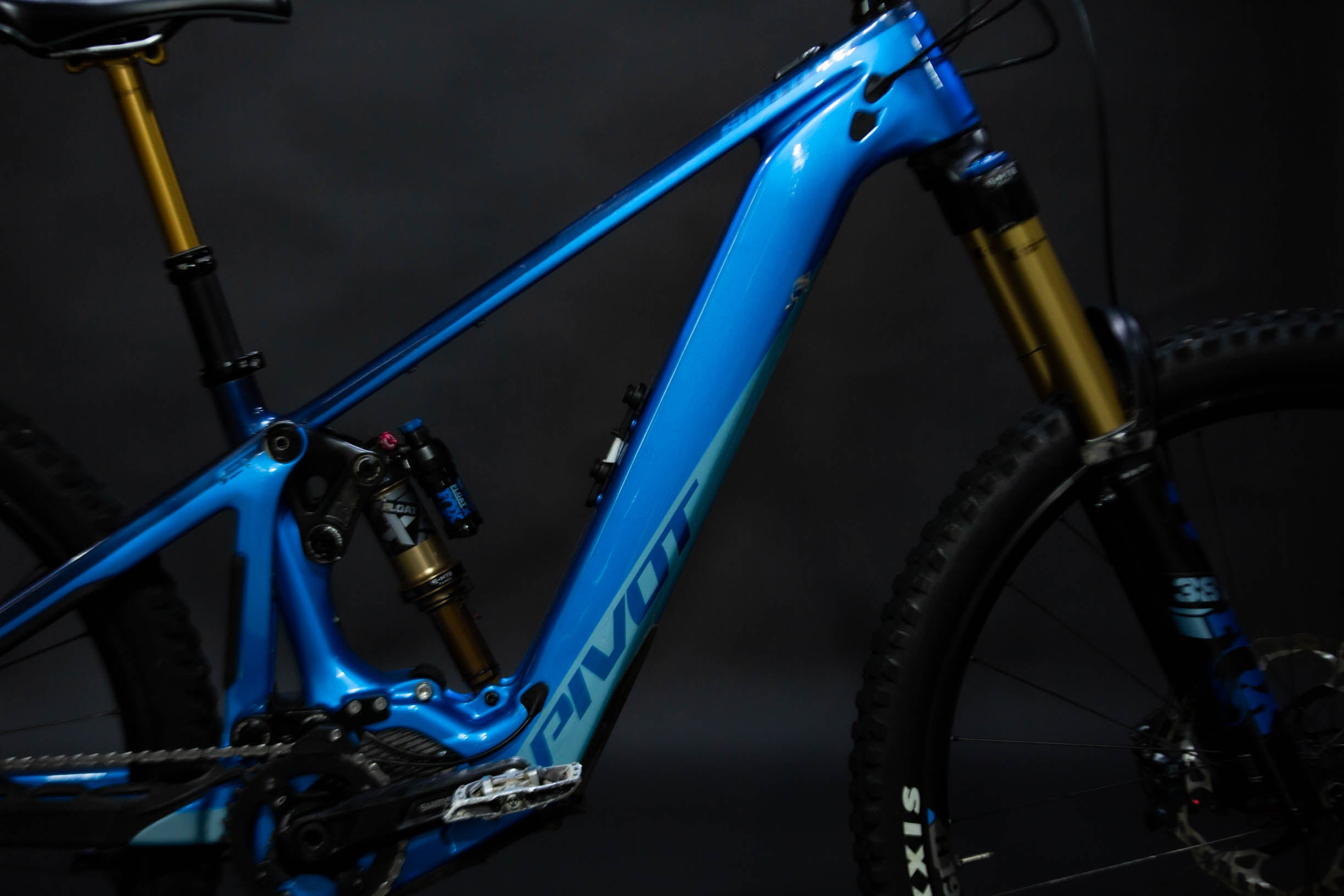 Bicicleta de Montaña Asistida Doble Suspensión Pivot Cycles Shuttle LT 29" Talla Small (2023) Seminueva