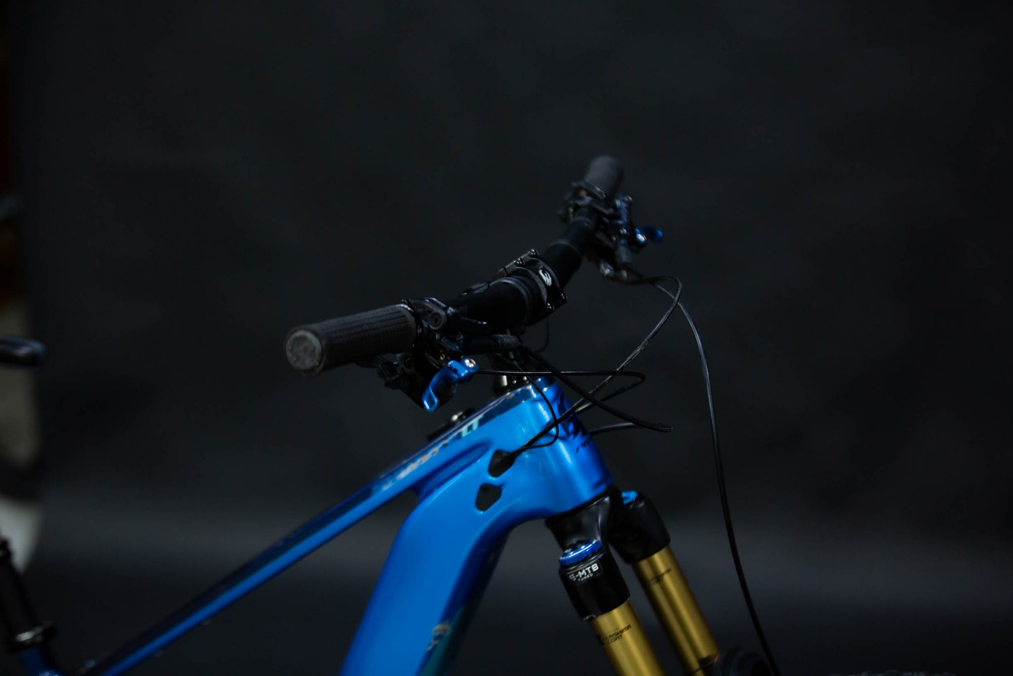 Bicicleta de Montaña Asistida Doble Suspensión Pivot Cycles Shuttle LT 29" Talla Small (2023) Seminueva