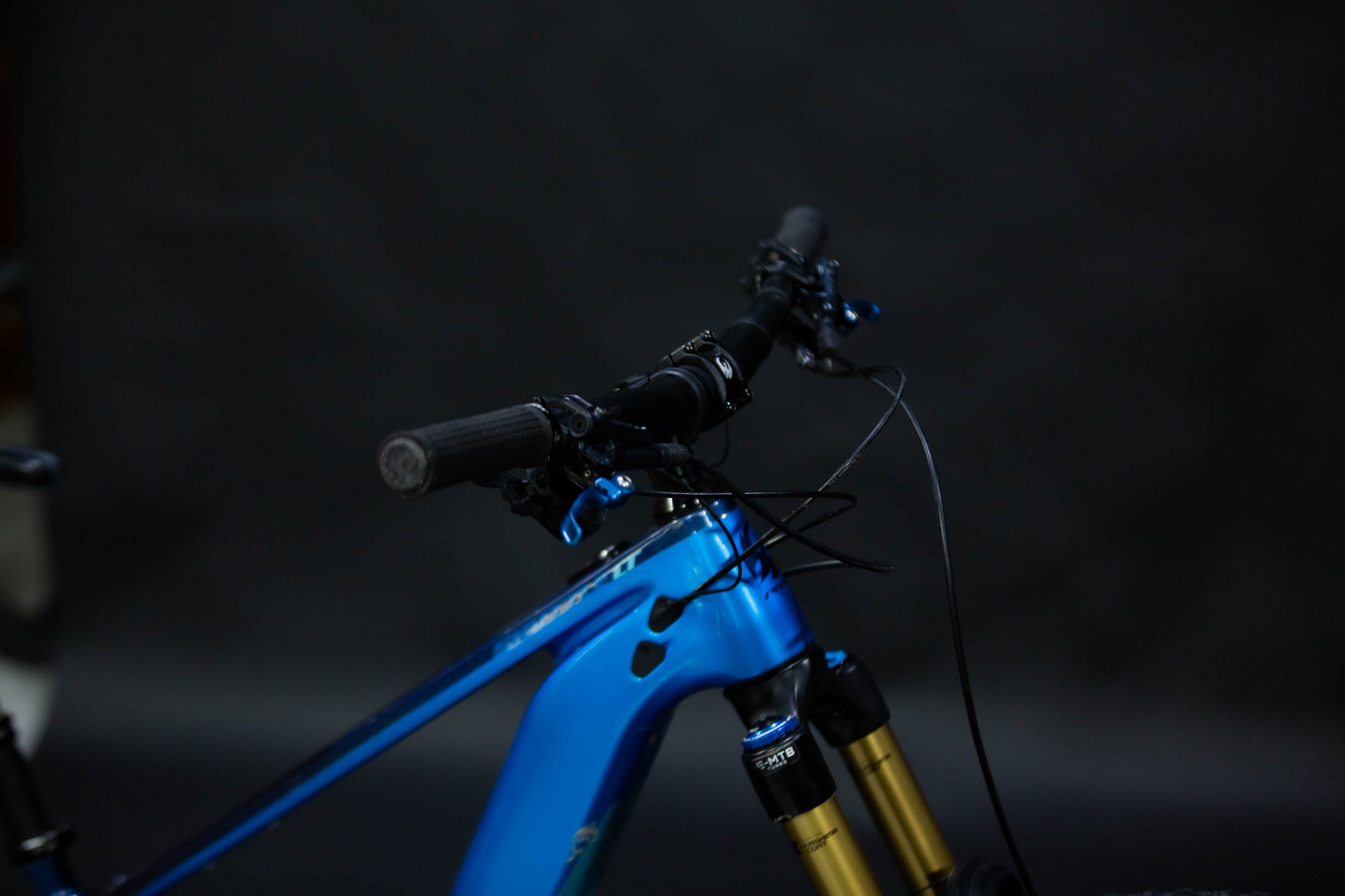 Bicicleta de Montaña Asistida Doble Suspensión Pivot Cycles Shuttle LT 29" Talla Small (2023) Seminueva