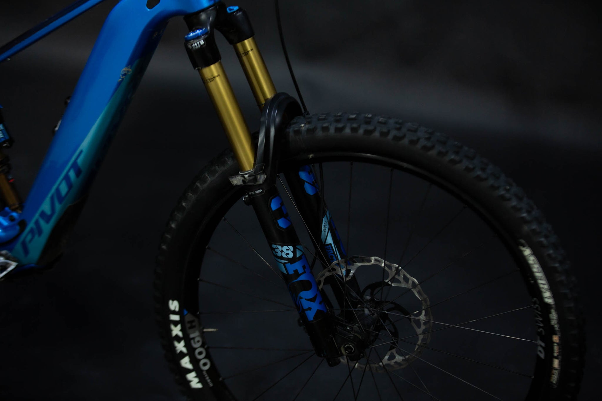 Bicicleta de Montaña Asistida Doble Suspensión Pivot Cycles Shuttle LT 29" Talla Small (2023) Seminueva