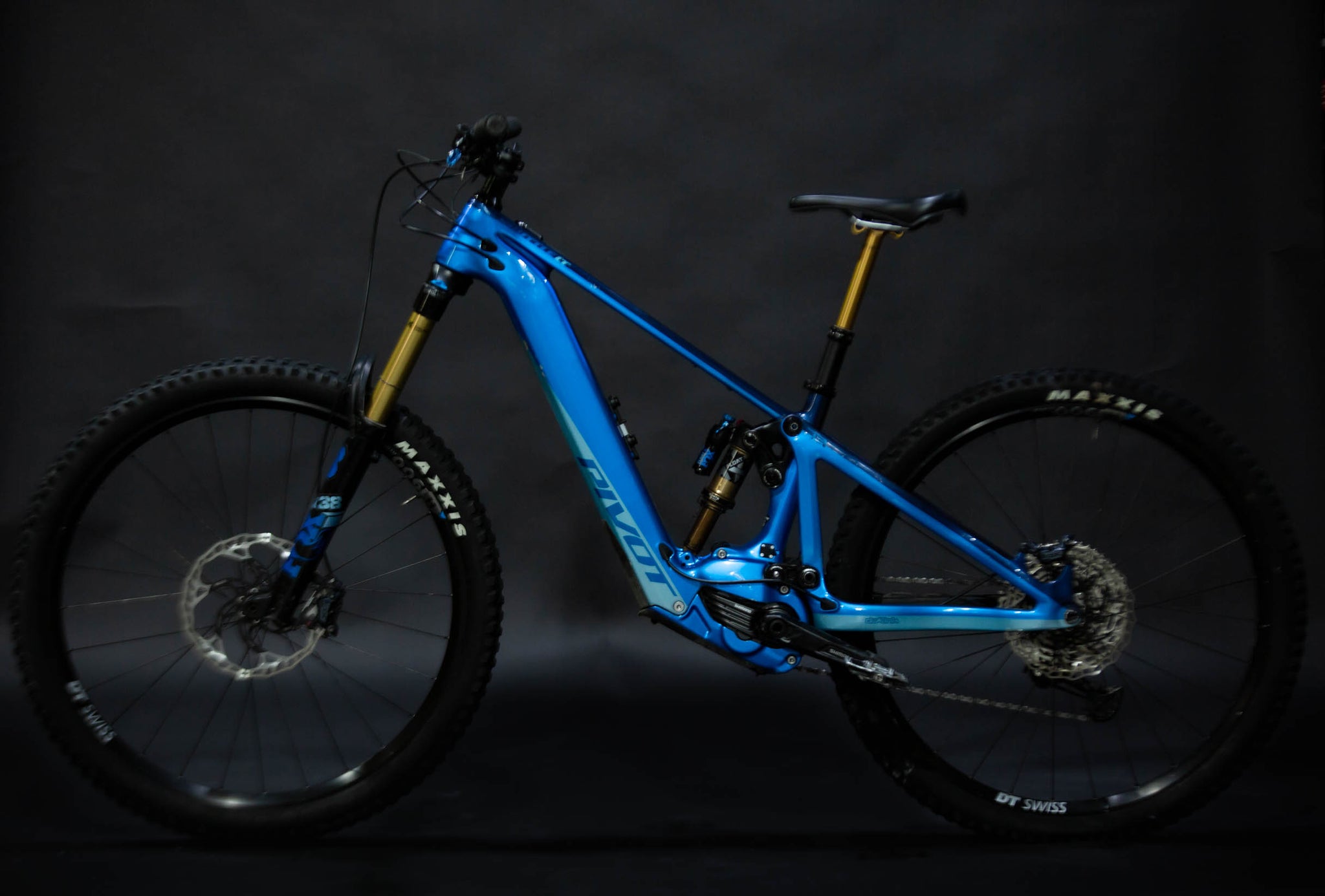 Bicicleta de Montaña Asistida Doble Suspensión Pivot Cycles Shuttle LT 29" Talla Small (2023) Seminueva