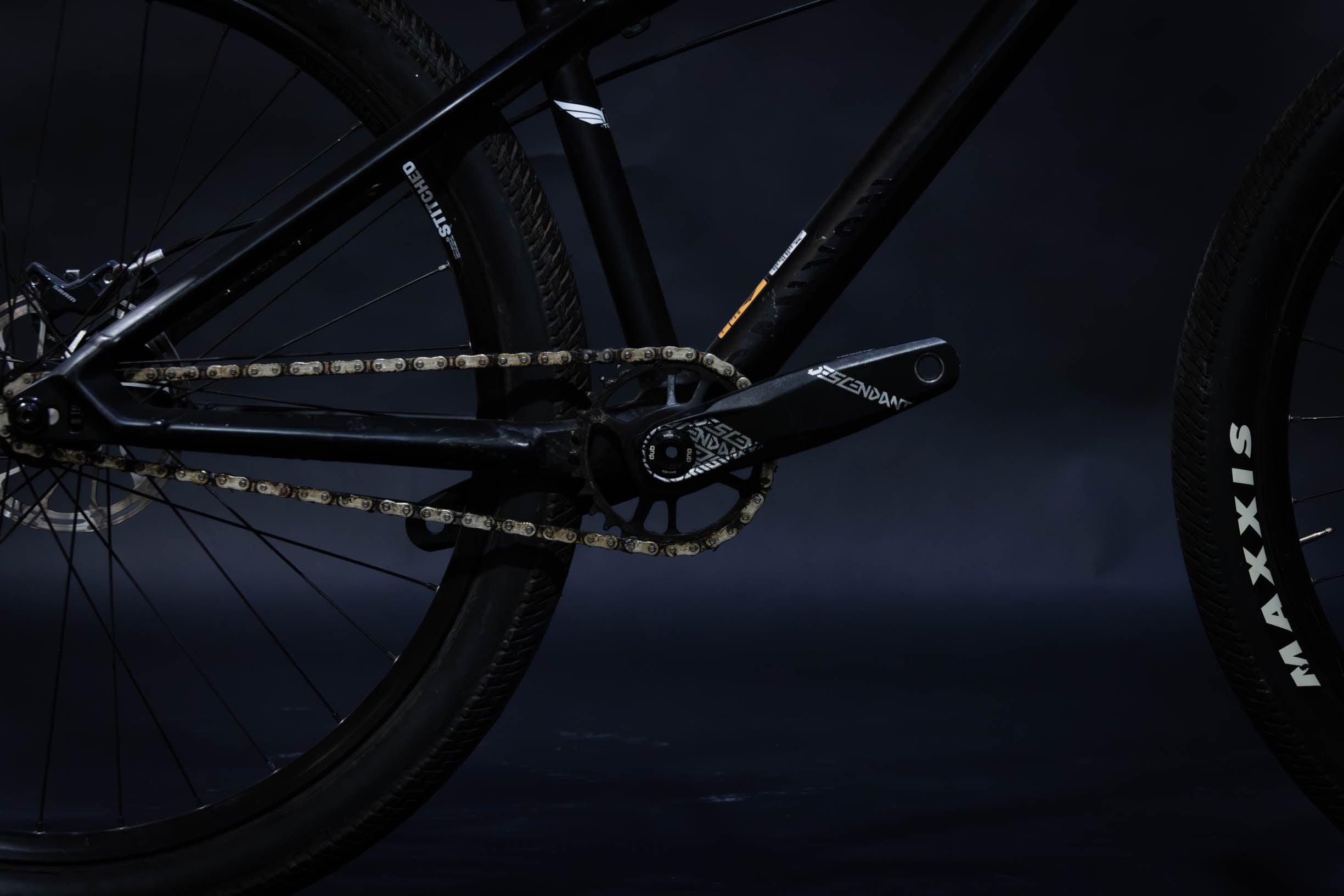 Bicicleta de ciudad Dirt Jump Canyon Stitched Talla Regular Rodado 26" (2021) Seminueva