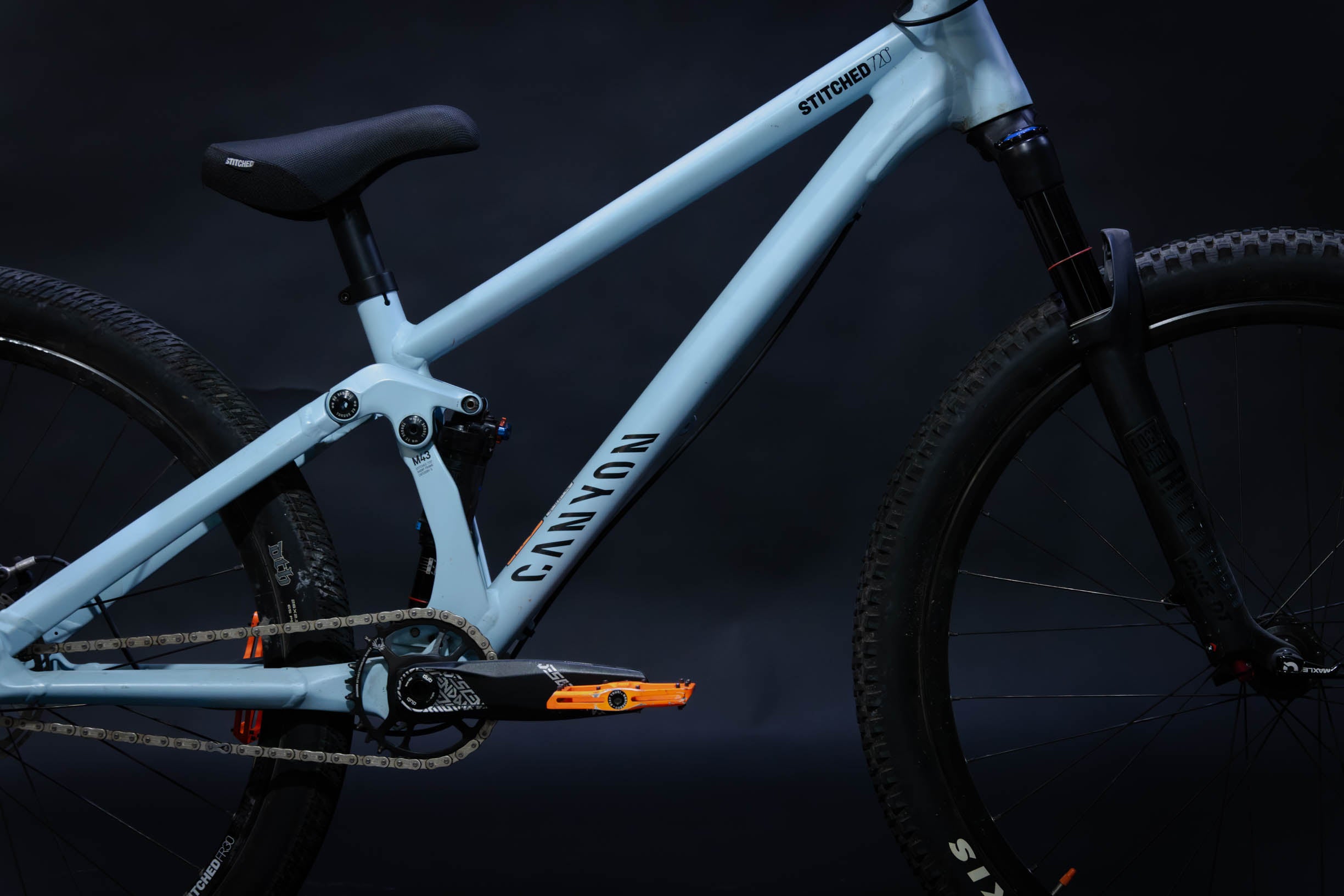 Bicicleta de ciudad Dirt Jump Doble Suspensión Canyon Stitched 720 Talla Regular Rodado 26" (2020) Seminueva