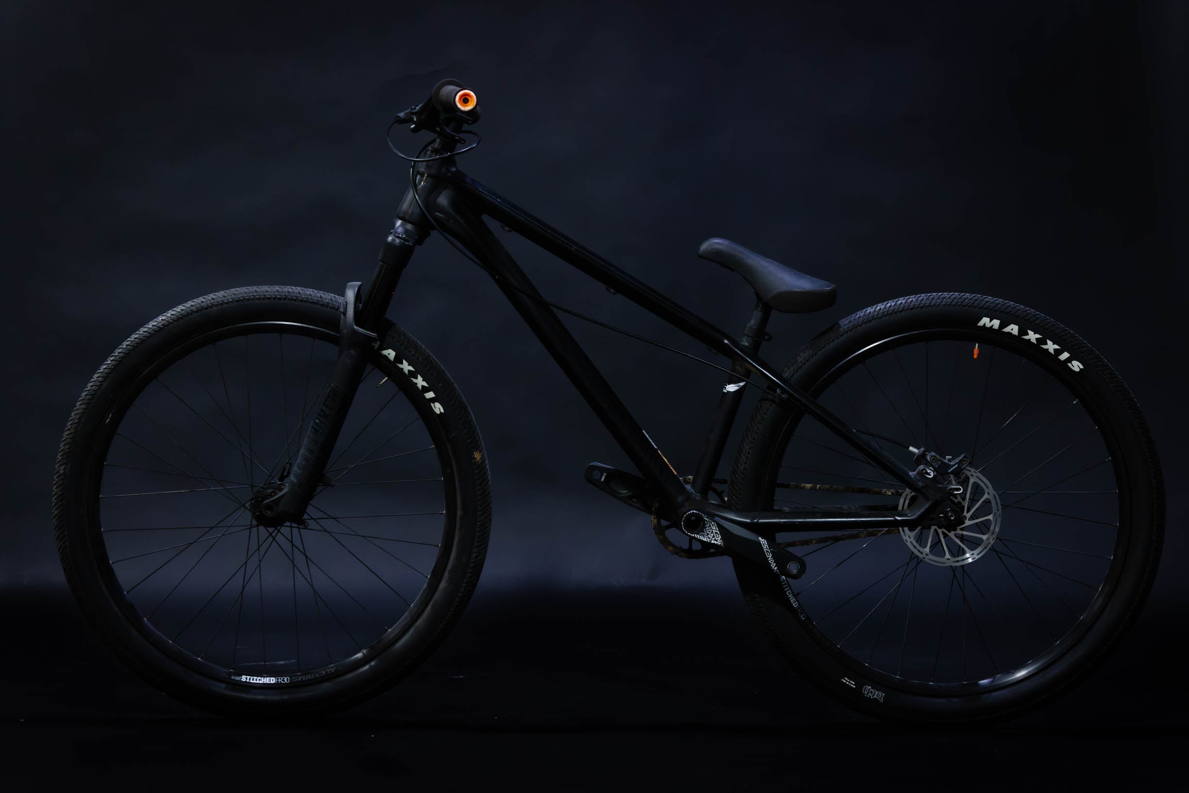Bicicleta de ciudad Dirt Jump Canyon Stitched Talla Regular Rodado 26" (2021) Seminueva