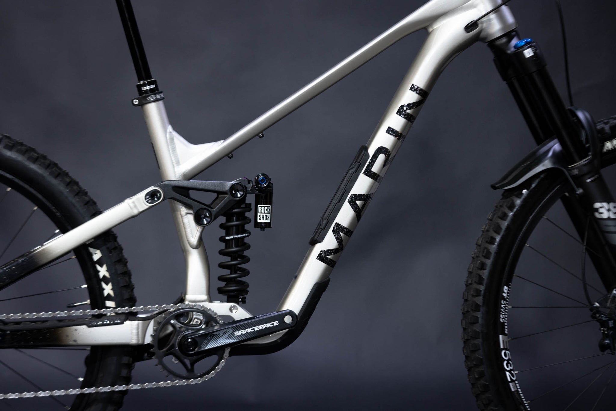 Bicicleta de Montaña Doble Suspensión Marin Bikes Alpine XR  27.5/"29" Talla Large (2025) Seminueva