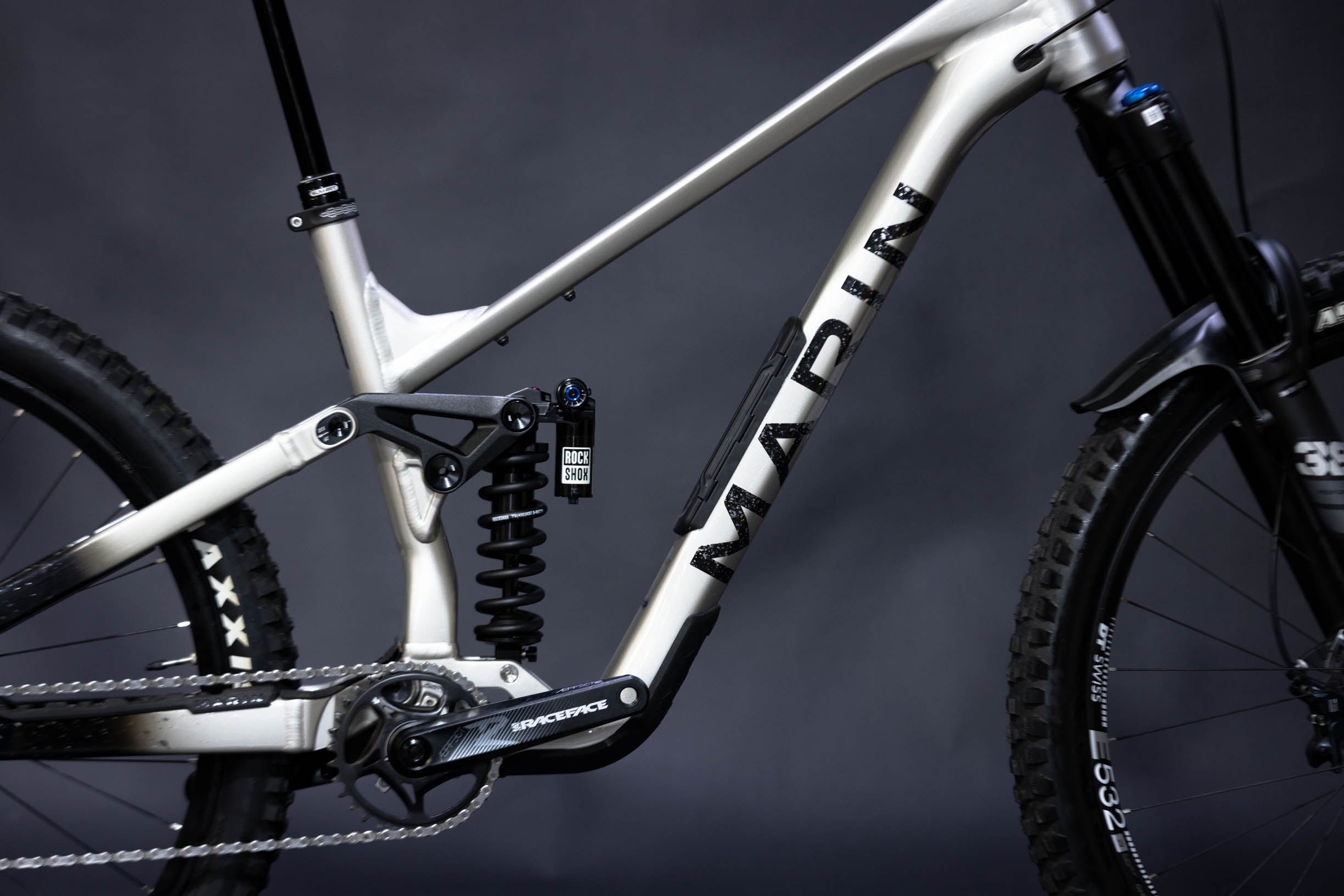 Bicicleta de Montaña Doble Suspensión Marin Bikes Alpine XR  27.5/"29" Talla Large (2025) Seminueva