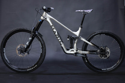 Bicicleta de Montaña Doble Suspensión Marin Bikes Alpine XR  27.5/"29" Talla Large (2025) Seminueva