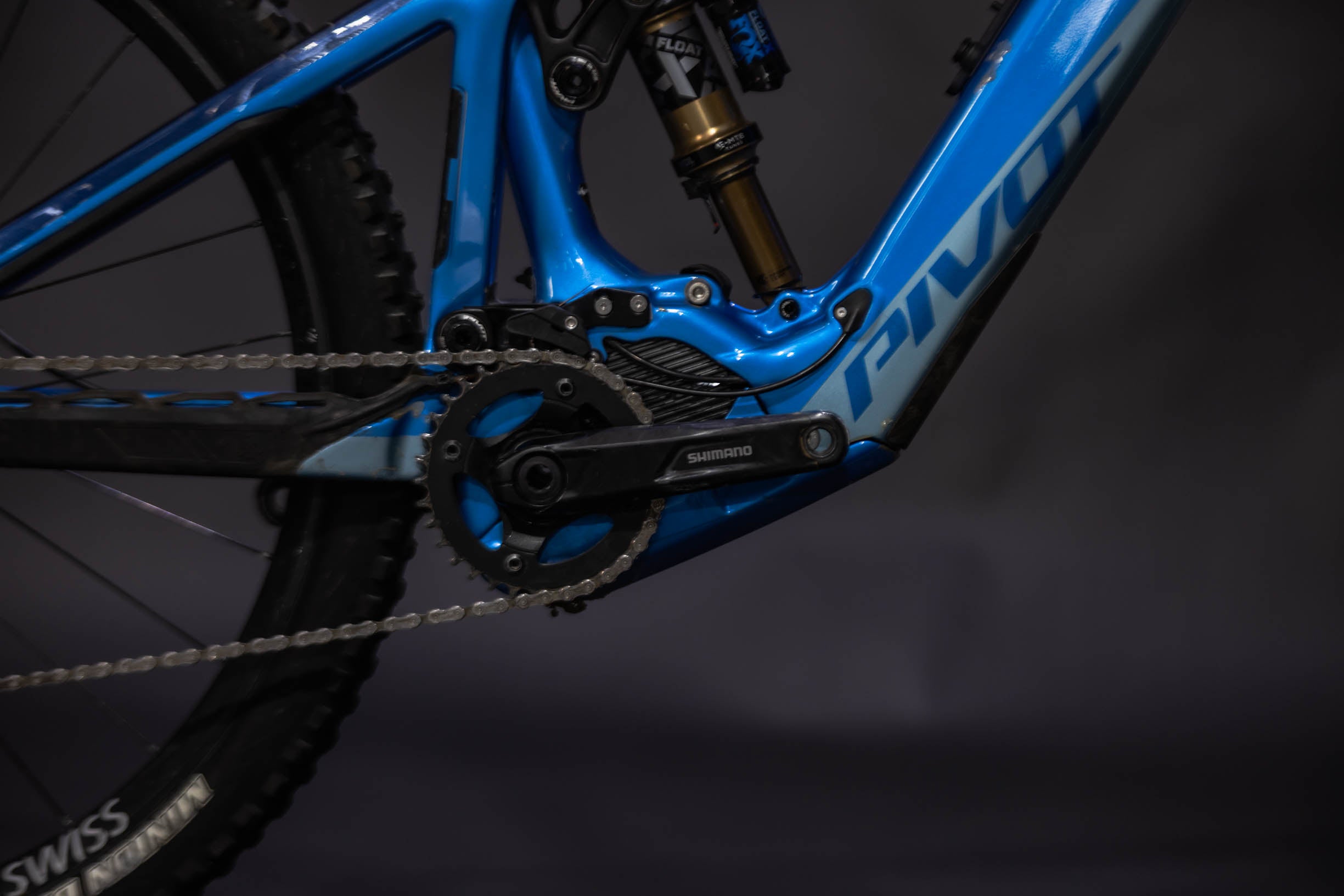 Bicicleta de Montaña Asistida Doble Suspensión Pivot Cycles Shuttle LT 29" Talla Large (2023) Seminueva