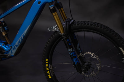 Bicicleta de Montaña Asistida Doble Suspensión Pivot Cycles Shuttle LT 29" Talla Large (2023) Seminueva