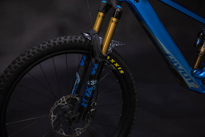 Bicicleta de Montaña Asistida Doble Suspensión Pivot Cycles Shuttle LT 29" Talla Large (2023) Seminueva