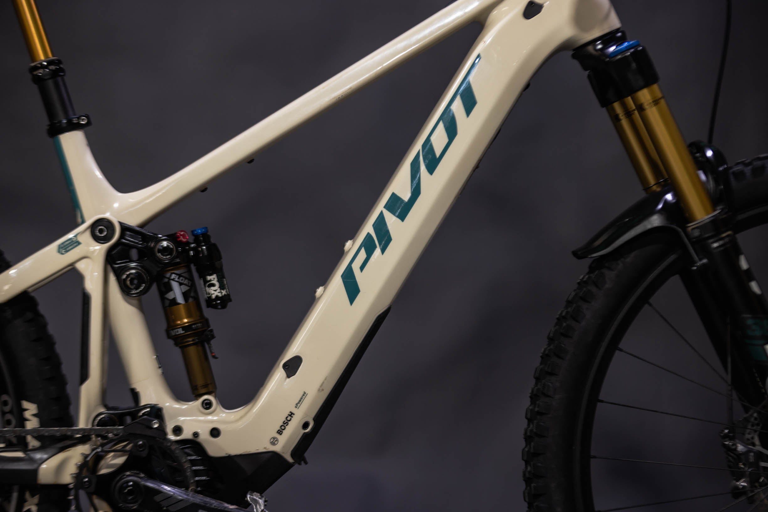 Bicicleta de Montaña Asistida Doble Suspensión Pivot Cycles Shuttle AM 29" Talla Large (2024) Seminueva